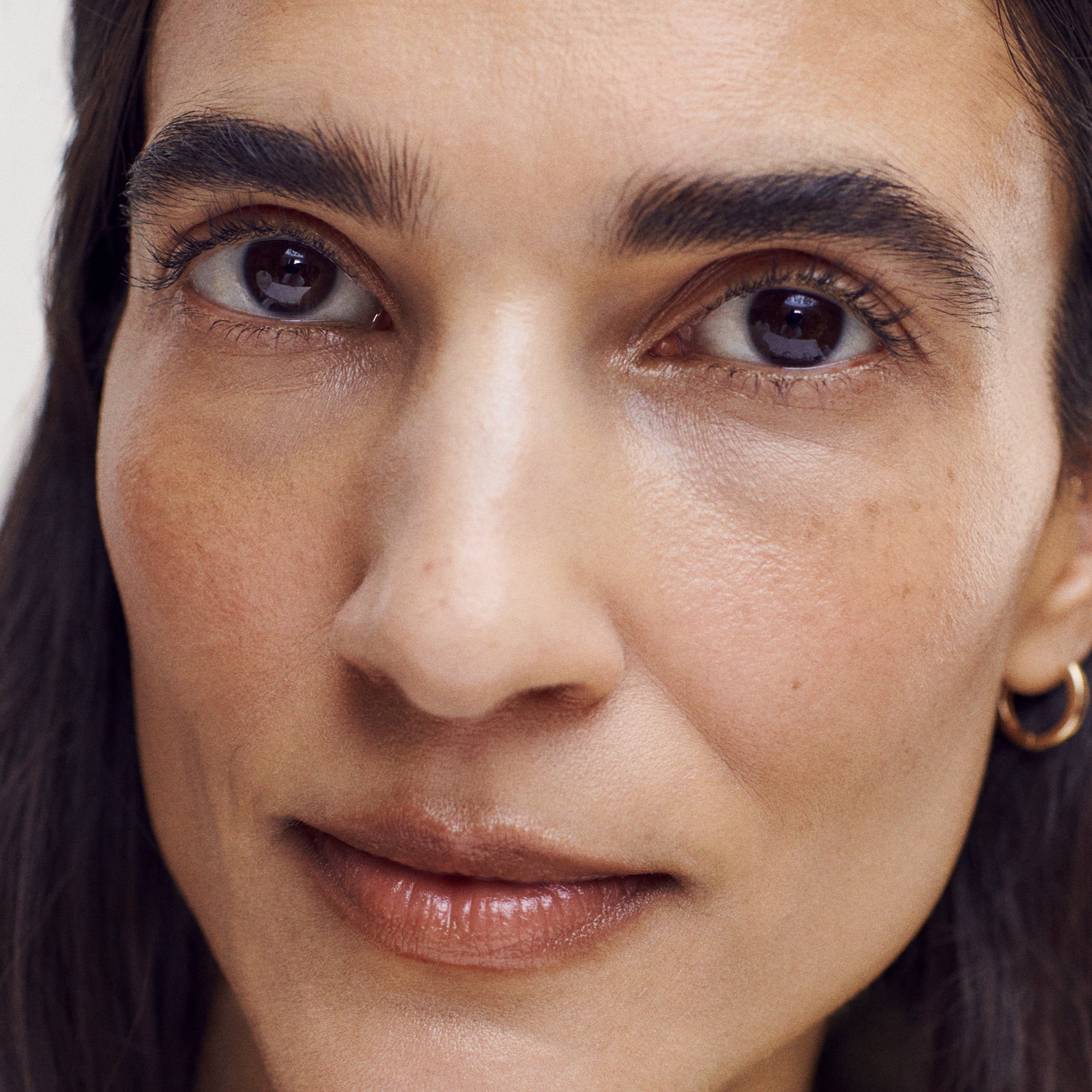 Dark Brown | face | Model is wearing Brow 1980 and Brow 1990 in Dark Brown