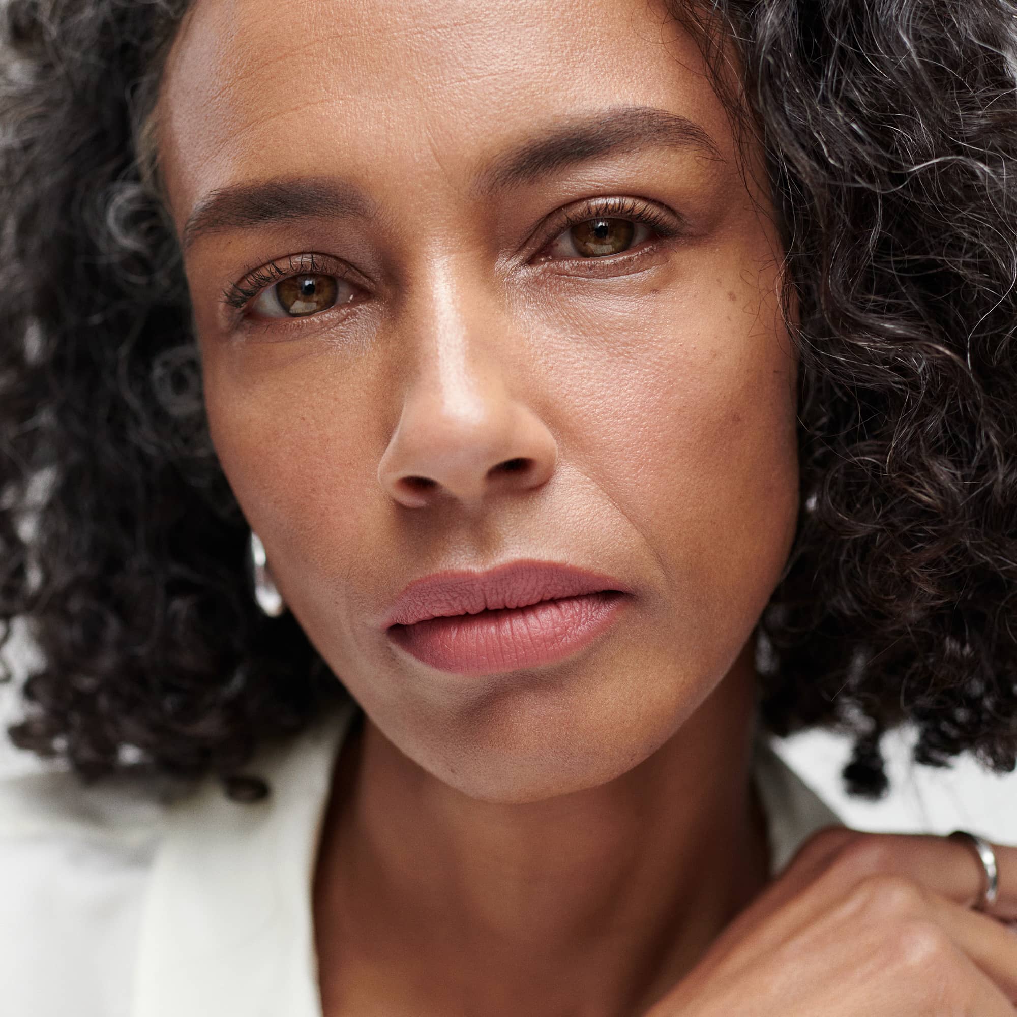 Classic | face::deep | Stephanie wears Signature Lip in Classic