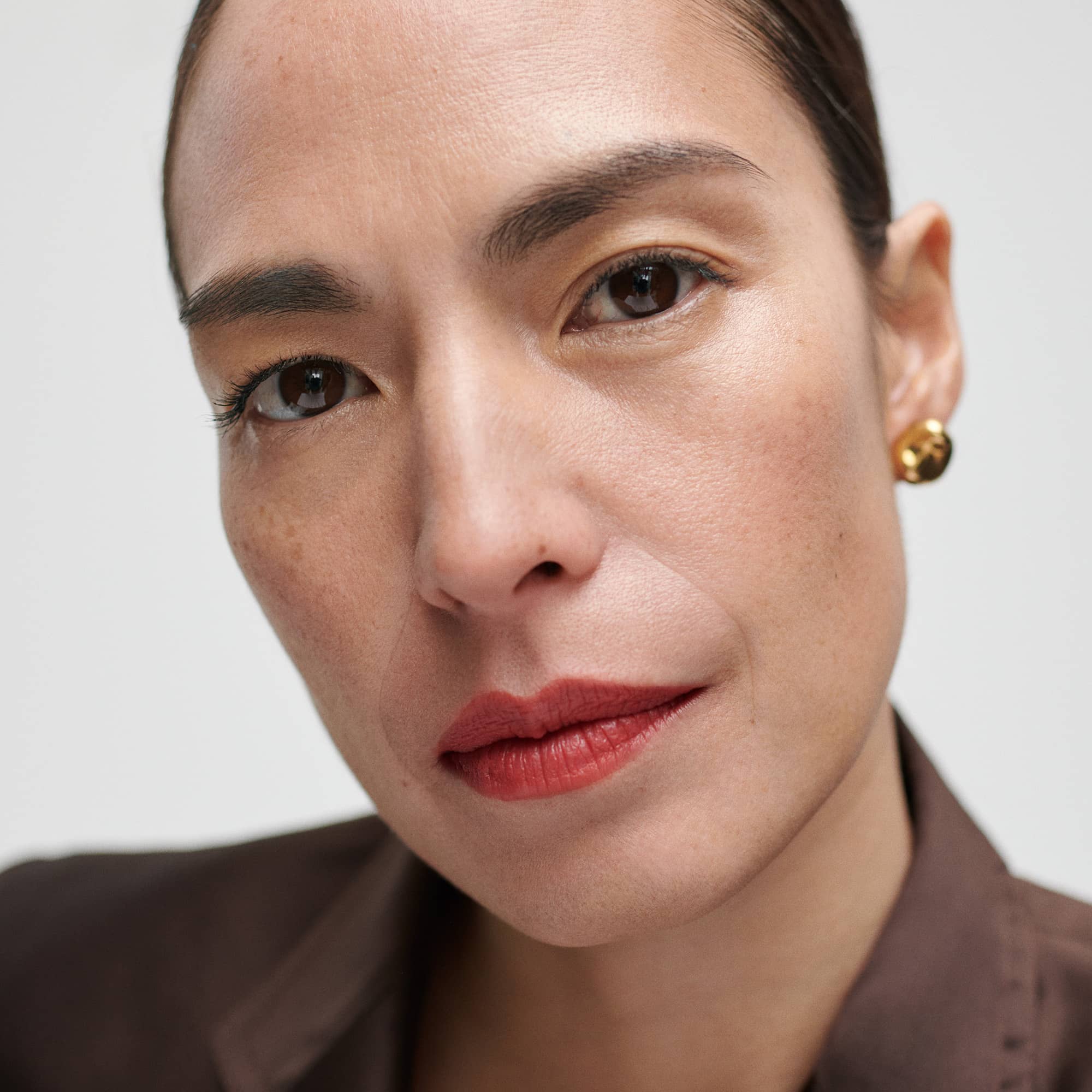 Court | face::medium | Nanda wears Signature Lip Matte in Court