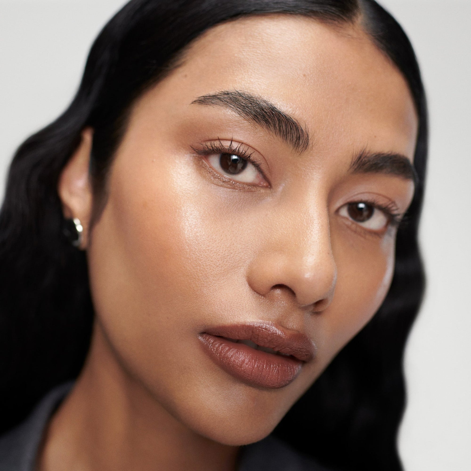 Master || Model is wearing Day Glow in Solstice 