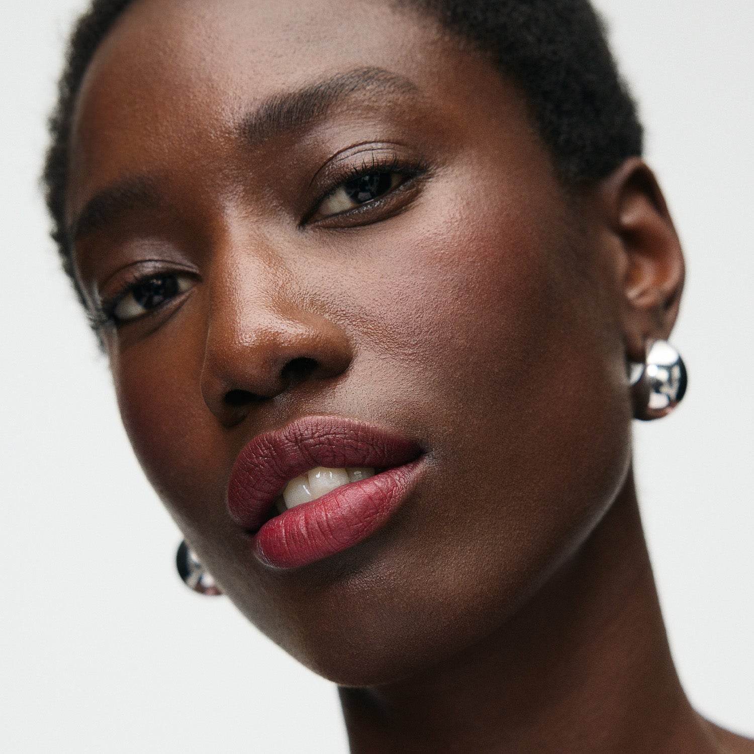 Master || Lily is wearing Framboise.