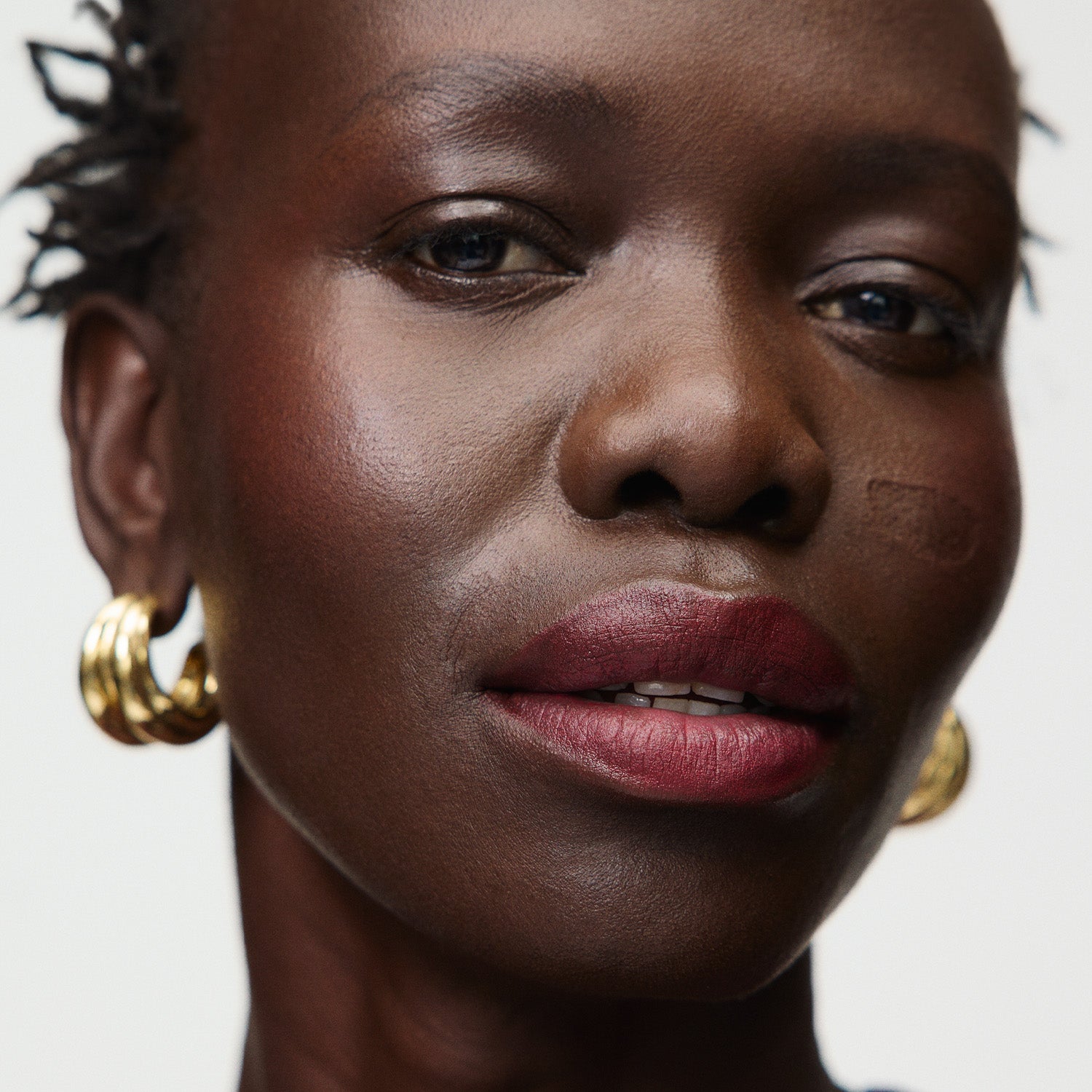 Master || Mari is wearing Framboise.