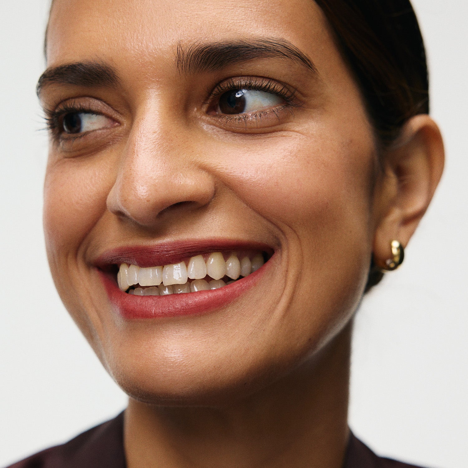 Master || Cassandra is wearing Gamay.