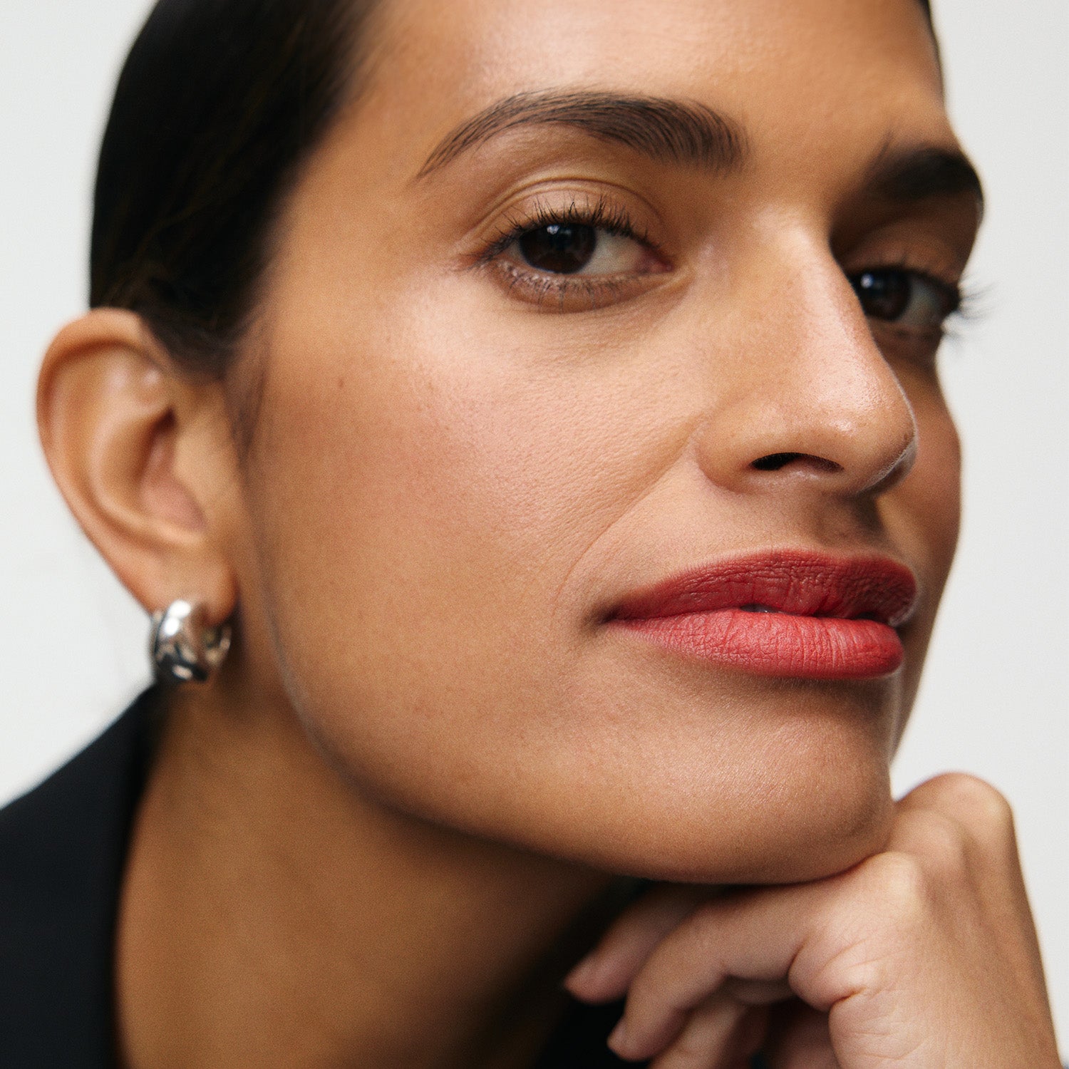 Master || Cassandra is wearing Kitten Heel.