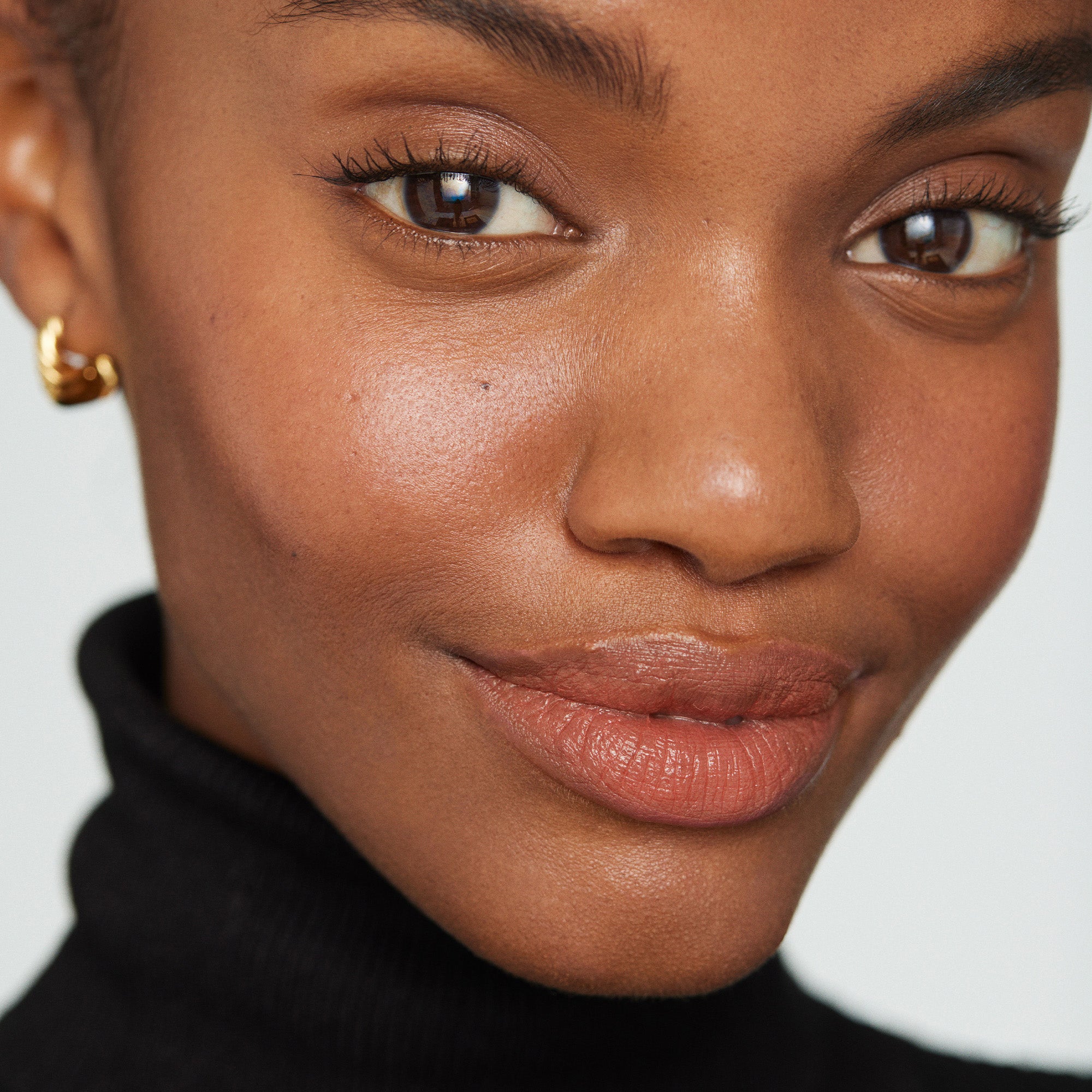 Ginger | face::deep | Farhiya wears Signature Lip in Ginger