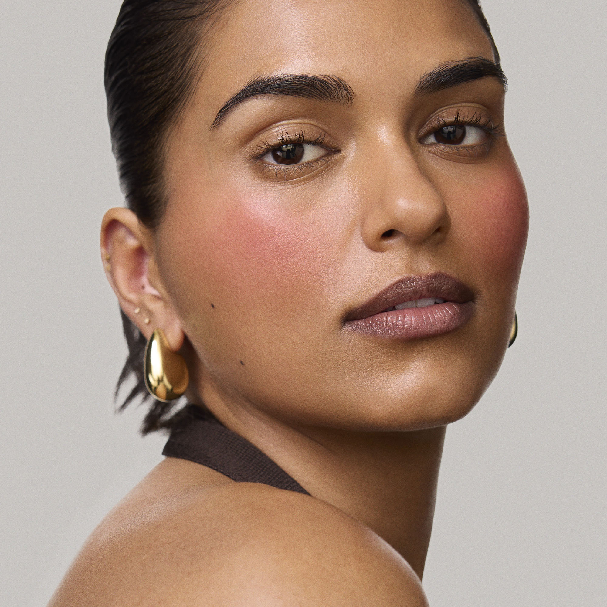 Master || Model is wearing Flush Balm in shade Après