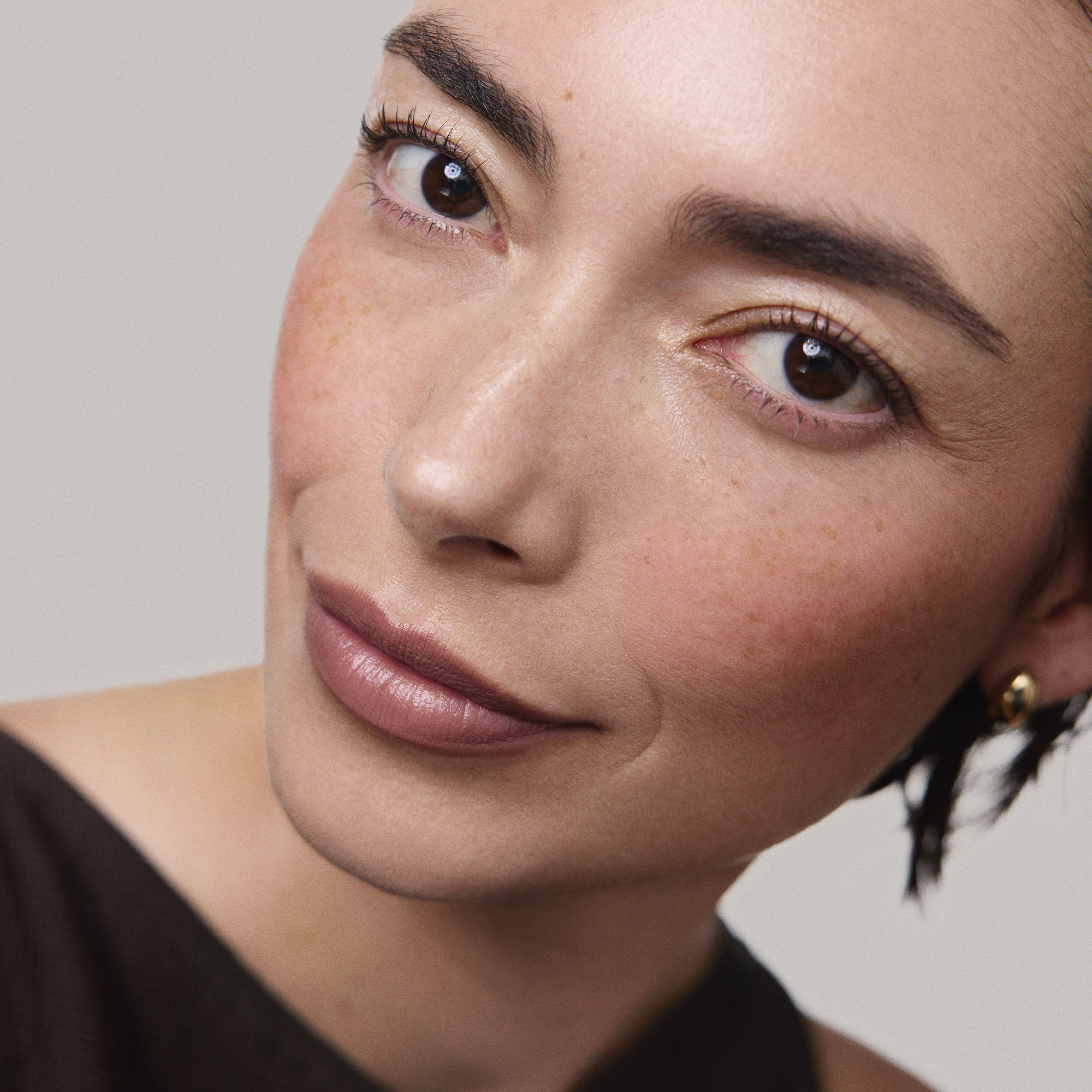 Master || Model is wearing Flush Balm in shade Bespoke