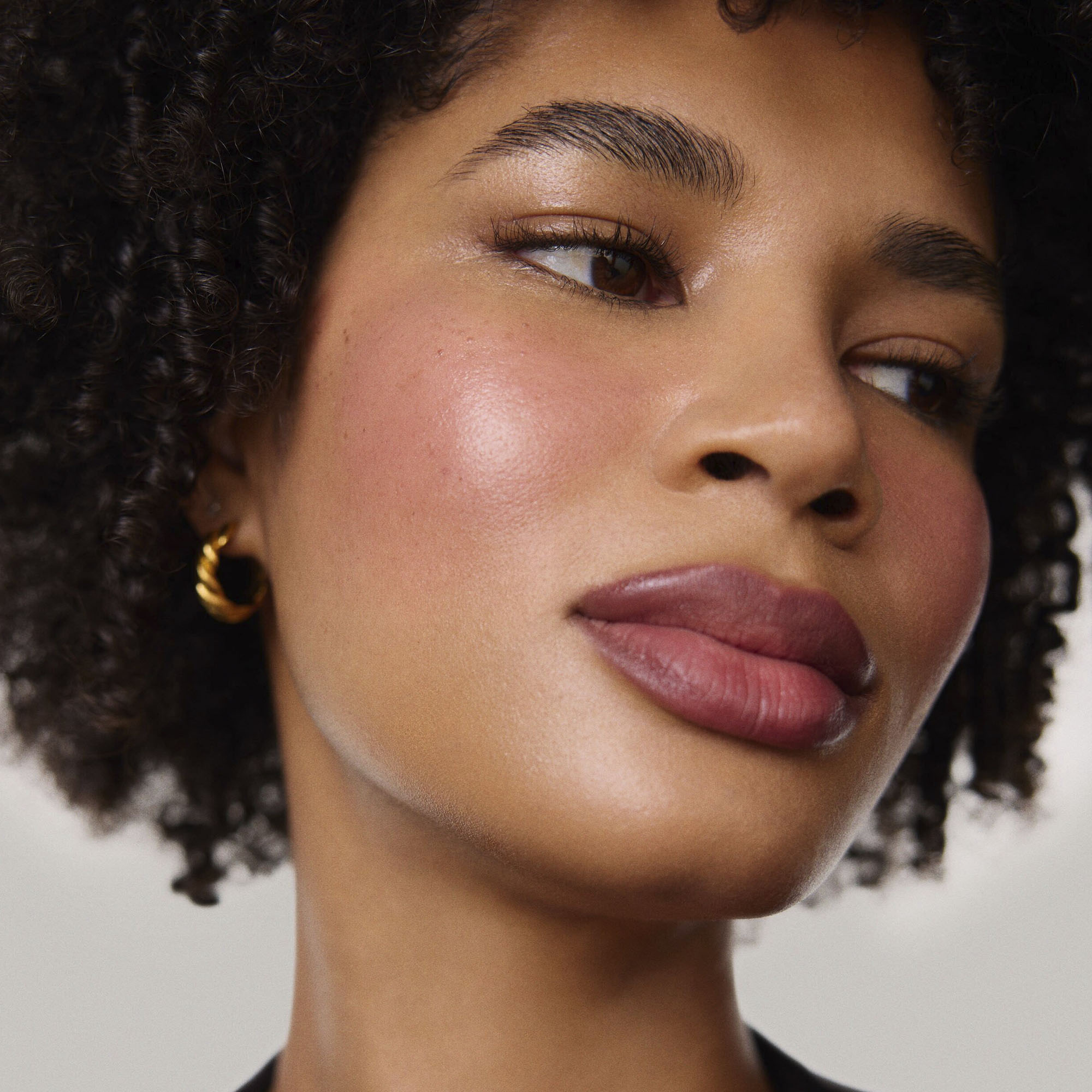 Master || Model is wearing Flush Balm in shade Cheeky