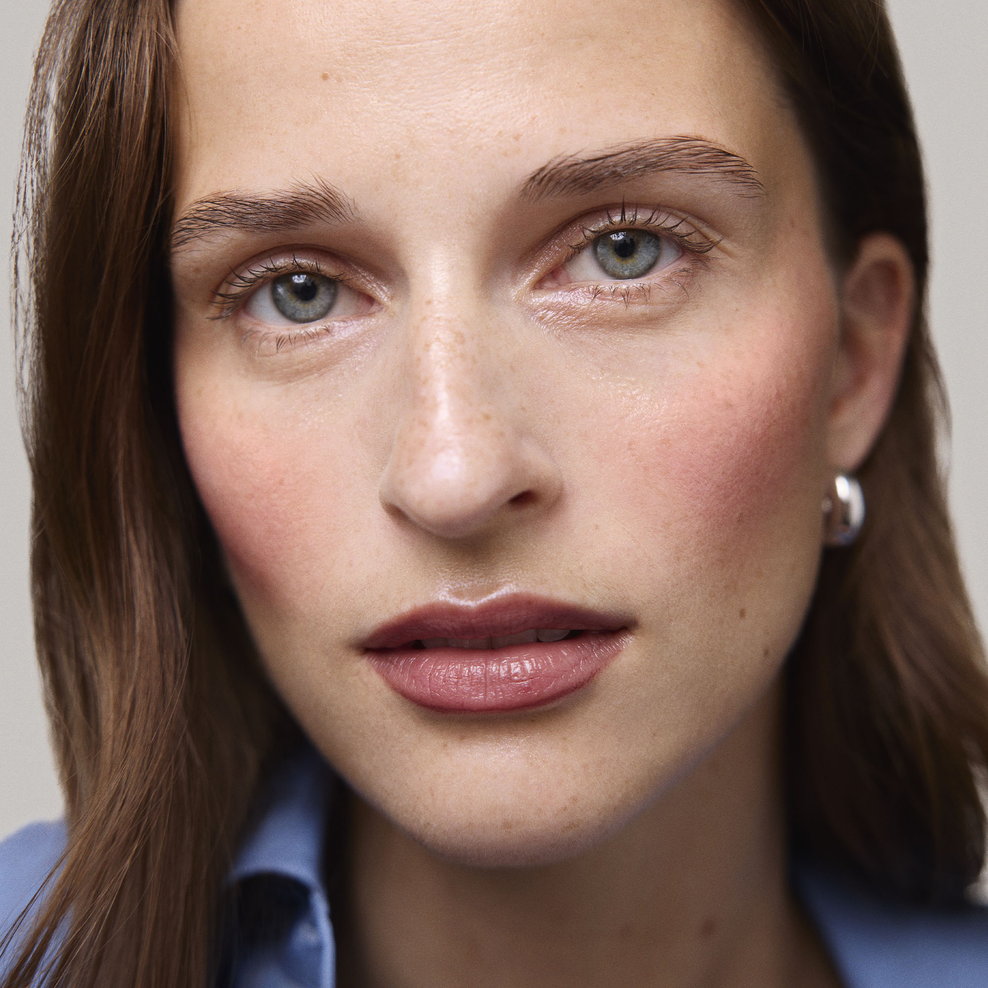 Master || Model is wearing Flush Balm in shade Cheeky