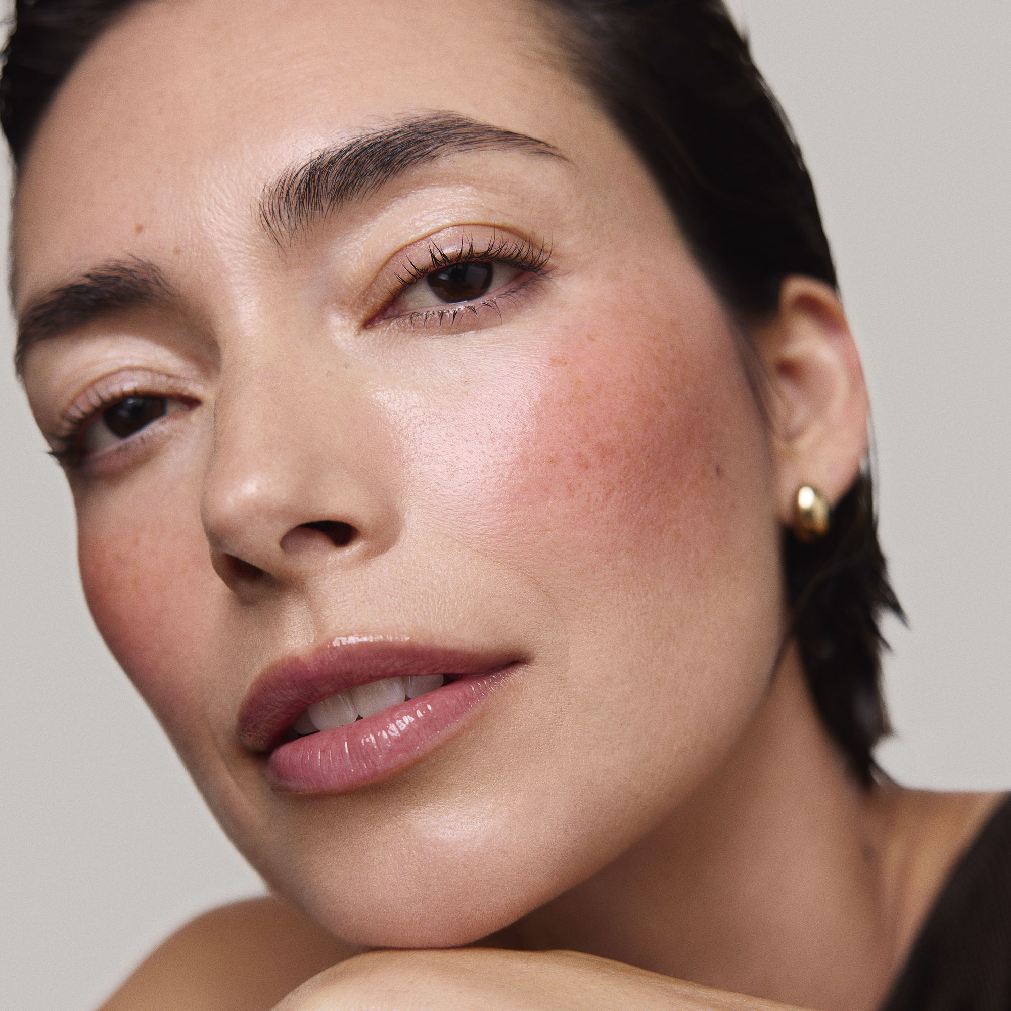 Fox | face::light | Model is wearing Flush Balm in shade Fox