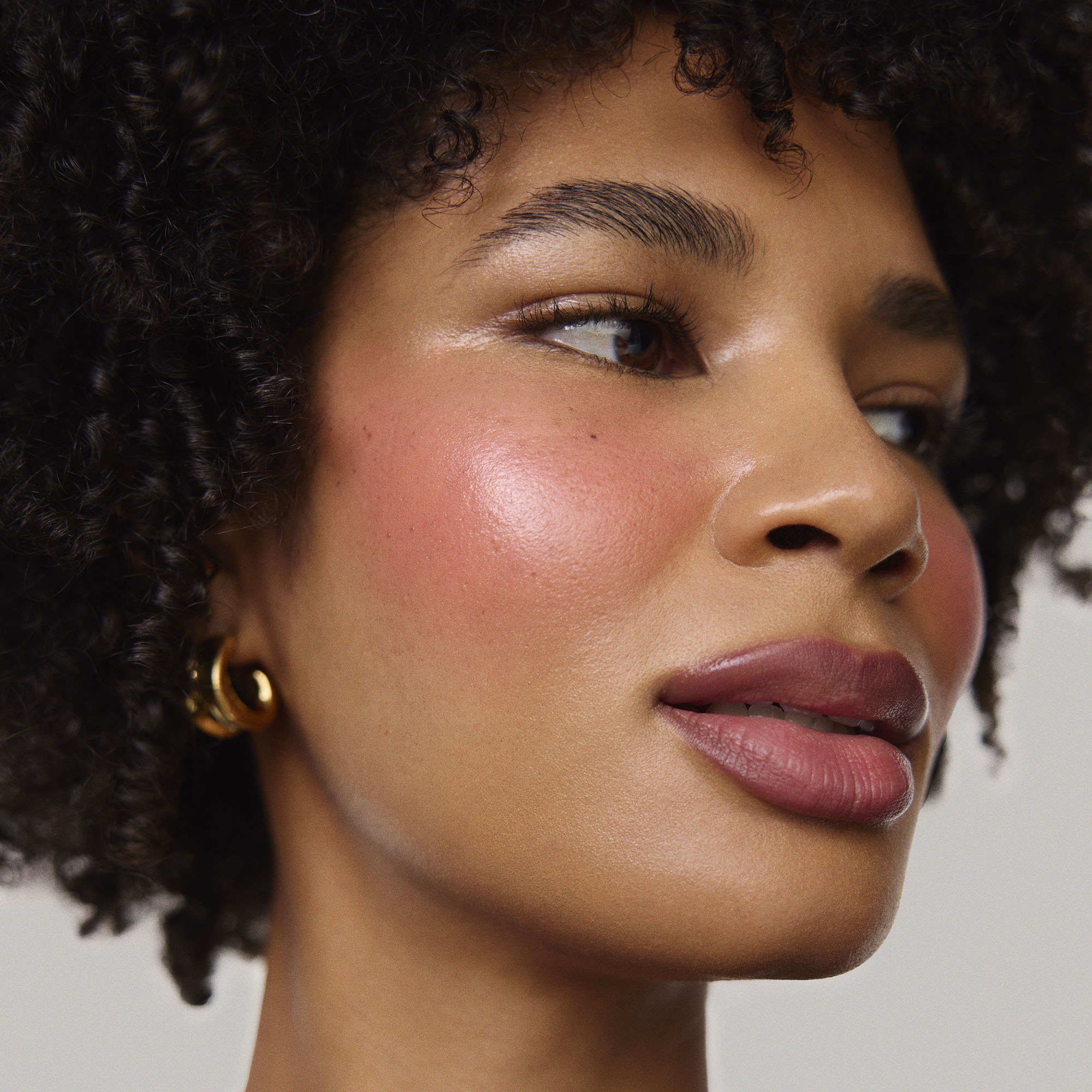 Master || Model is wearing Flush Balm in shade Le Bonbon