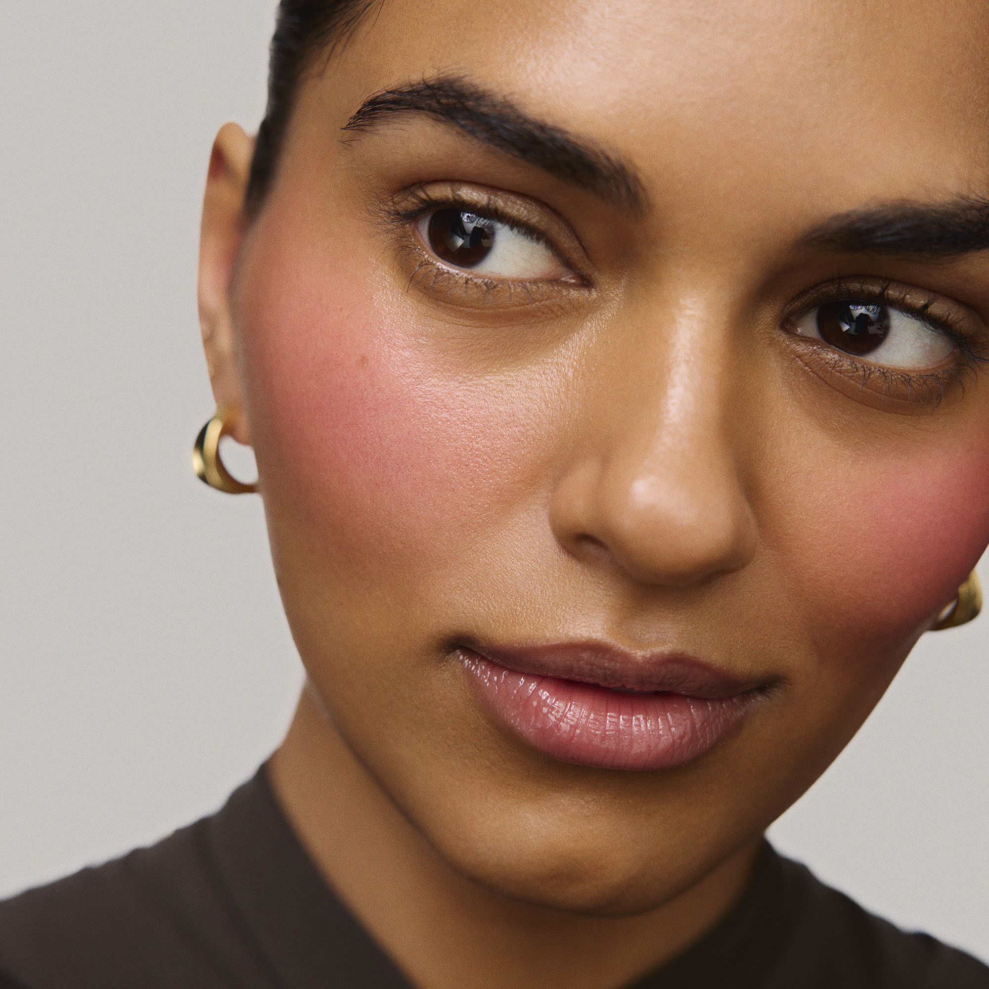 Master || Model is wearing Flush Balm in shade Le Bonbon