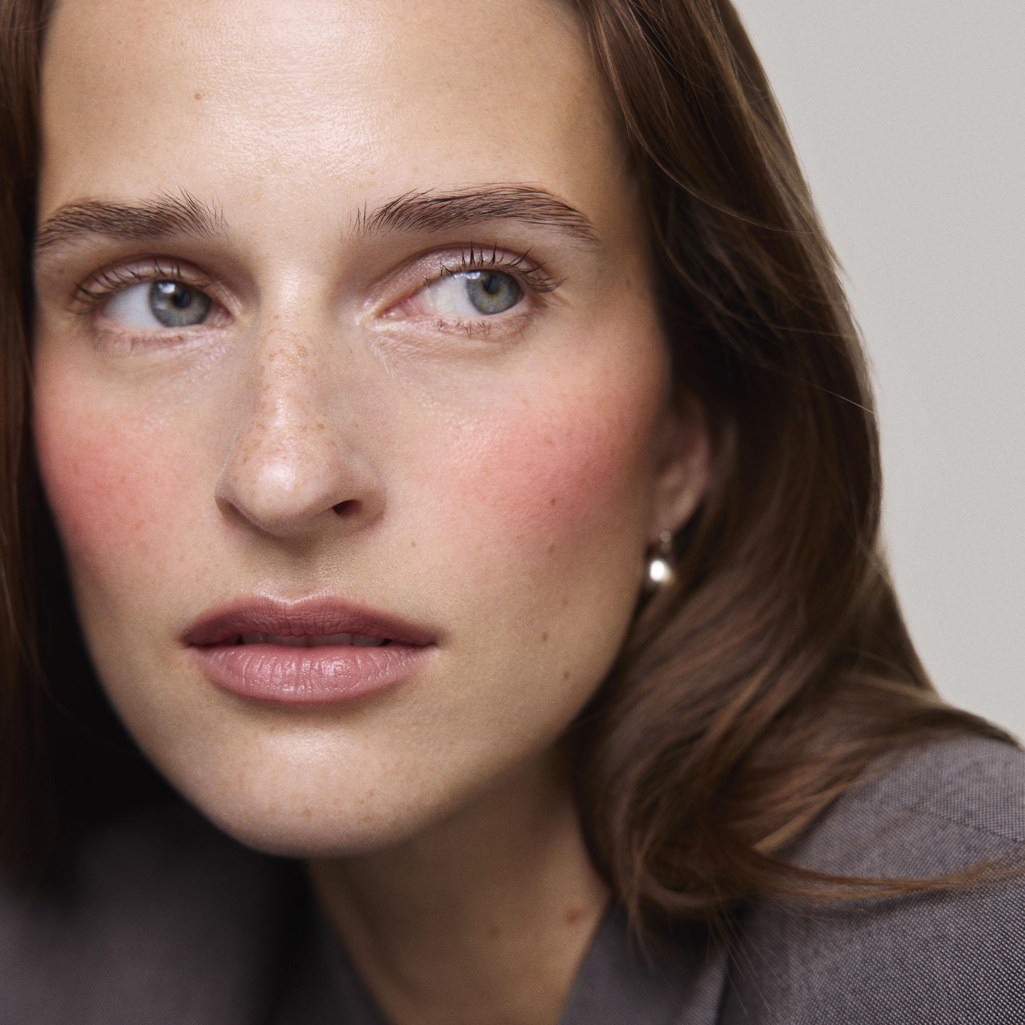 Master || Model is wearing Flush Balm in shade Lustiano