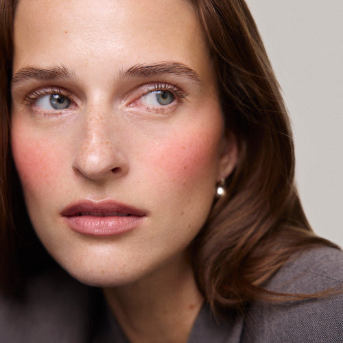 Master || Model is wearing Flush Balm in shade Lustiano