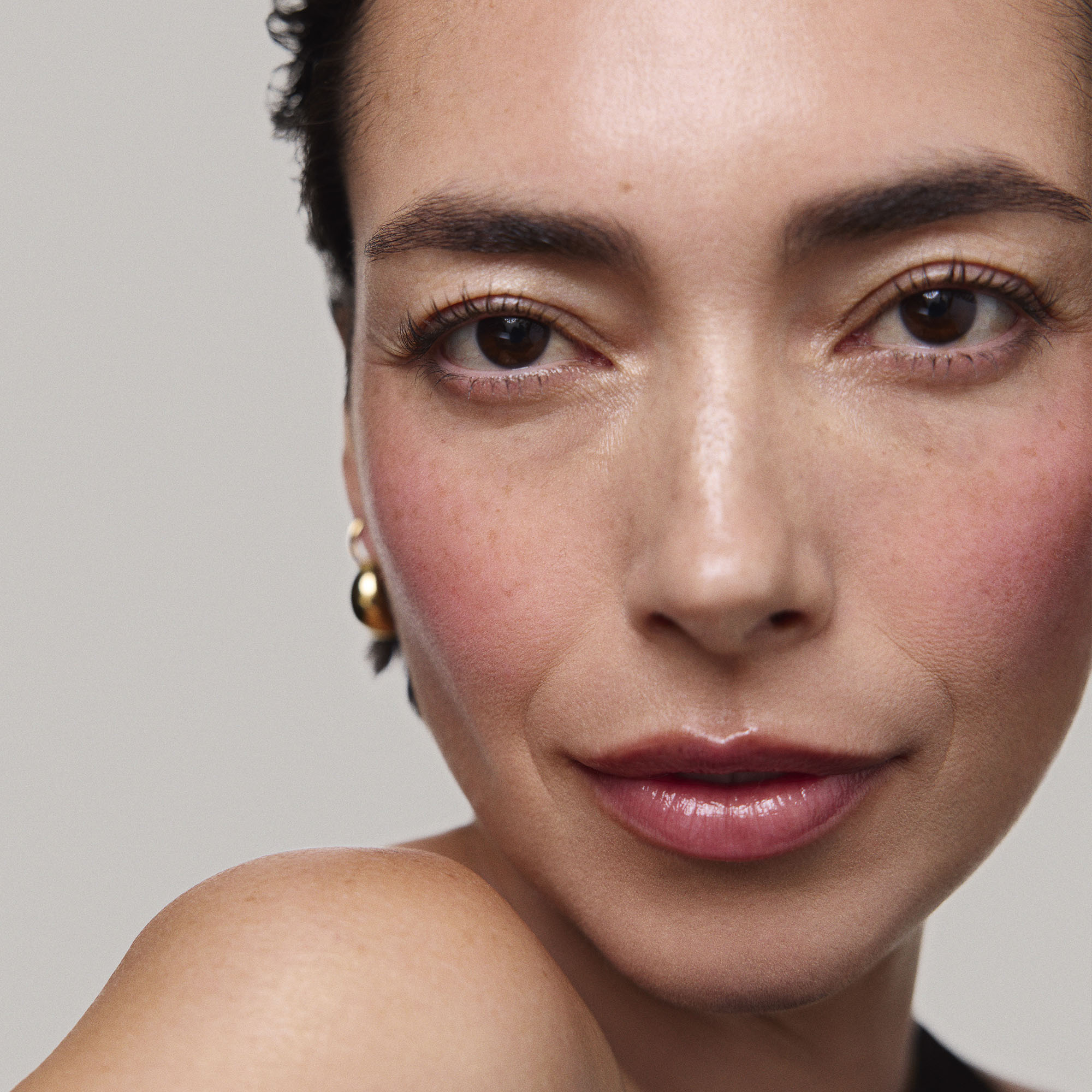 Master || Model is wearing Flush Balm in shade Stockholm