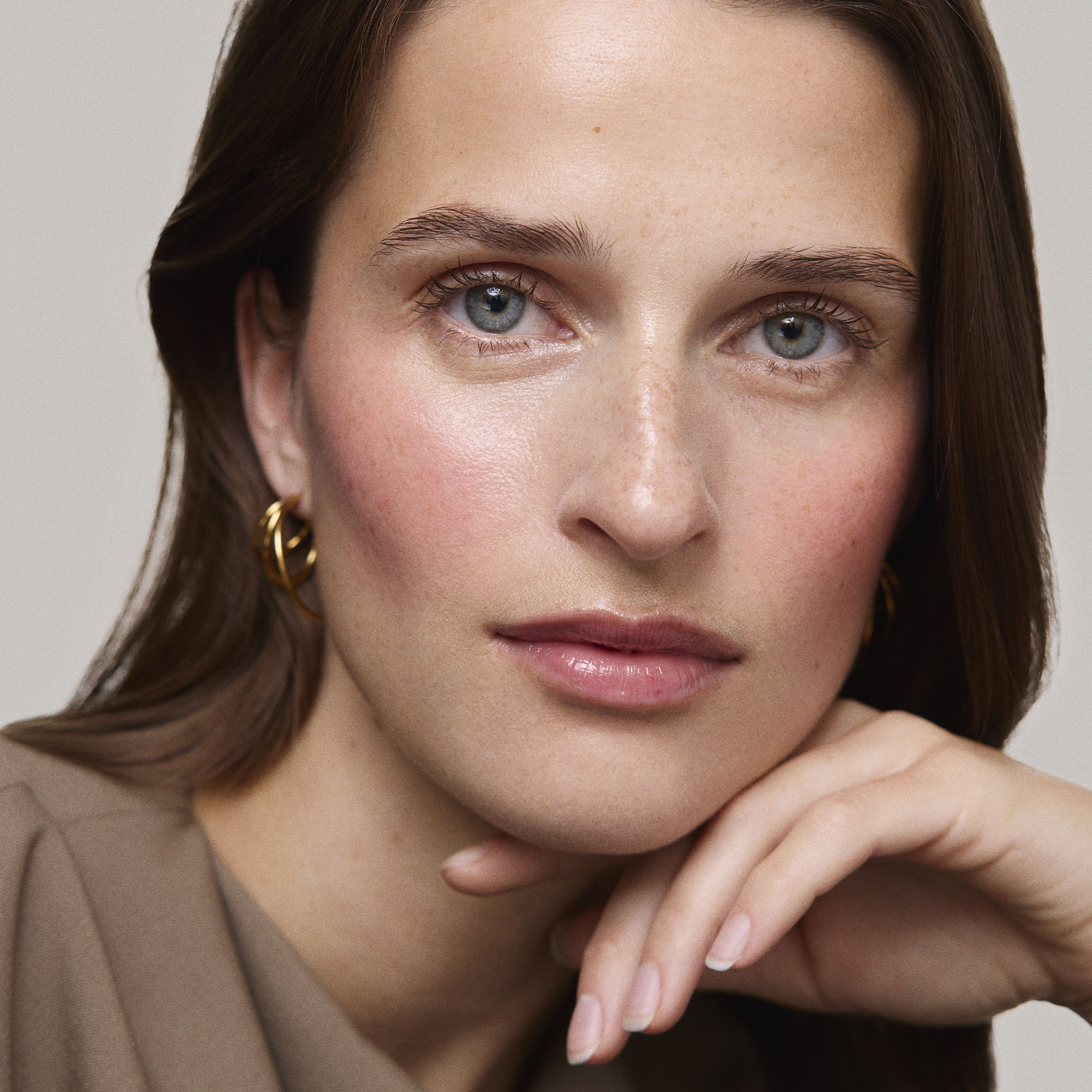 Master || Model is wearing Flush Balm in shade Stockholm