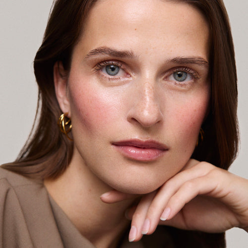 Master || Model is wearing Flush Balm in shade Stockholm