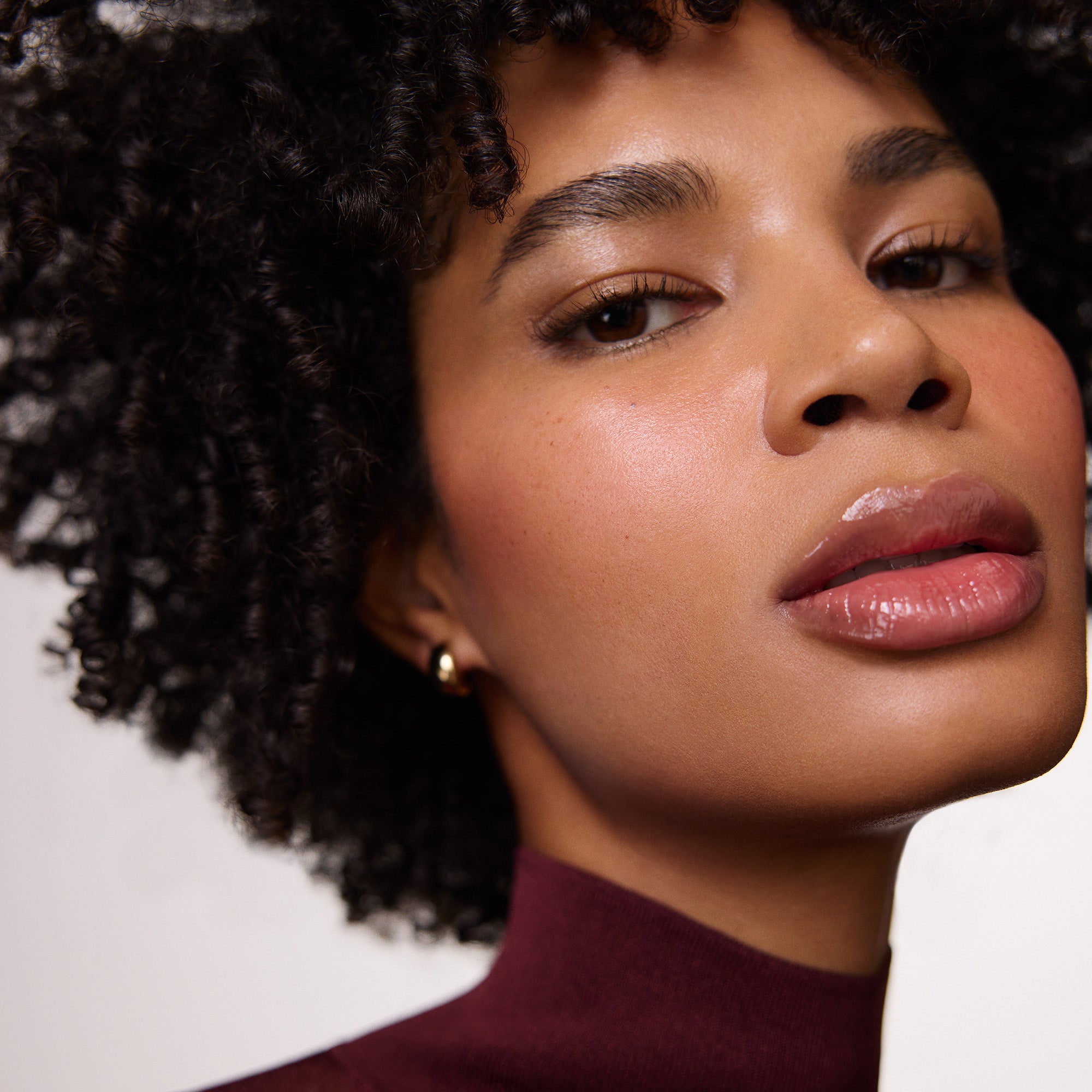 Pointelle | face::medium | Model  is wearing Shade Slick Sheen in Pointelle