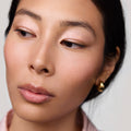 Master || Milano is wearing Solo Shadow Sheen in Glacé.