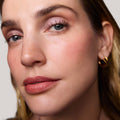 Master || Astrid is wearing Solo Shadow Sheen in Iris.