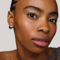 Master || Raschelle is wearing Solo Shadow Sheen in Palladium.
