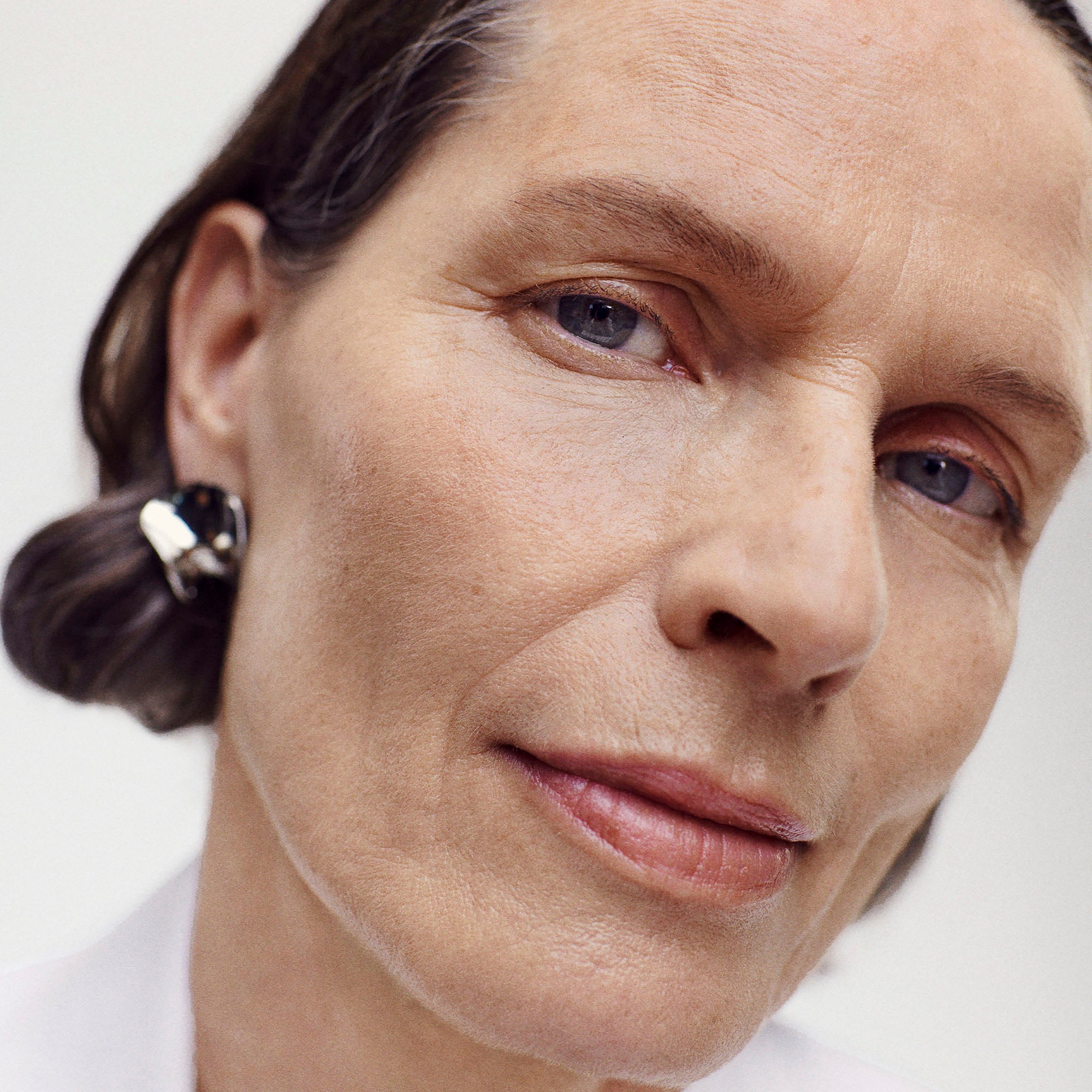 Master ||  Model wears The Minimalist in Linen