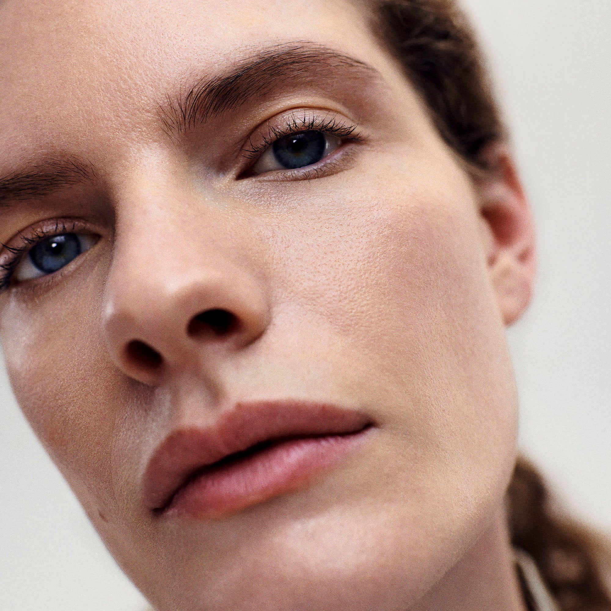 Master || Model wears The Minimalist in Dune 