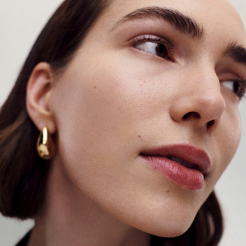 Master ||  Model wears The Minimalist in Sandstone 