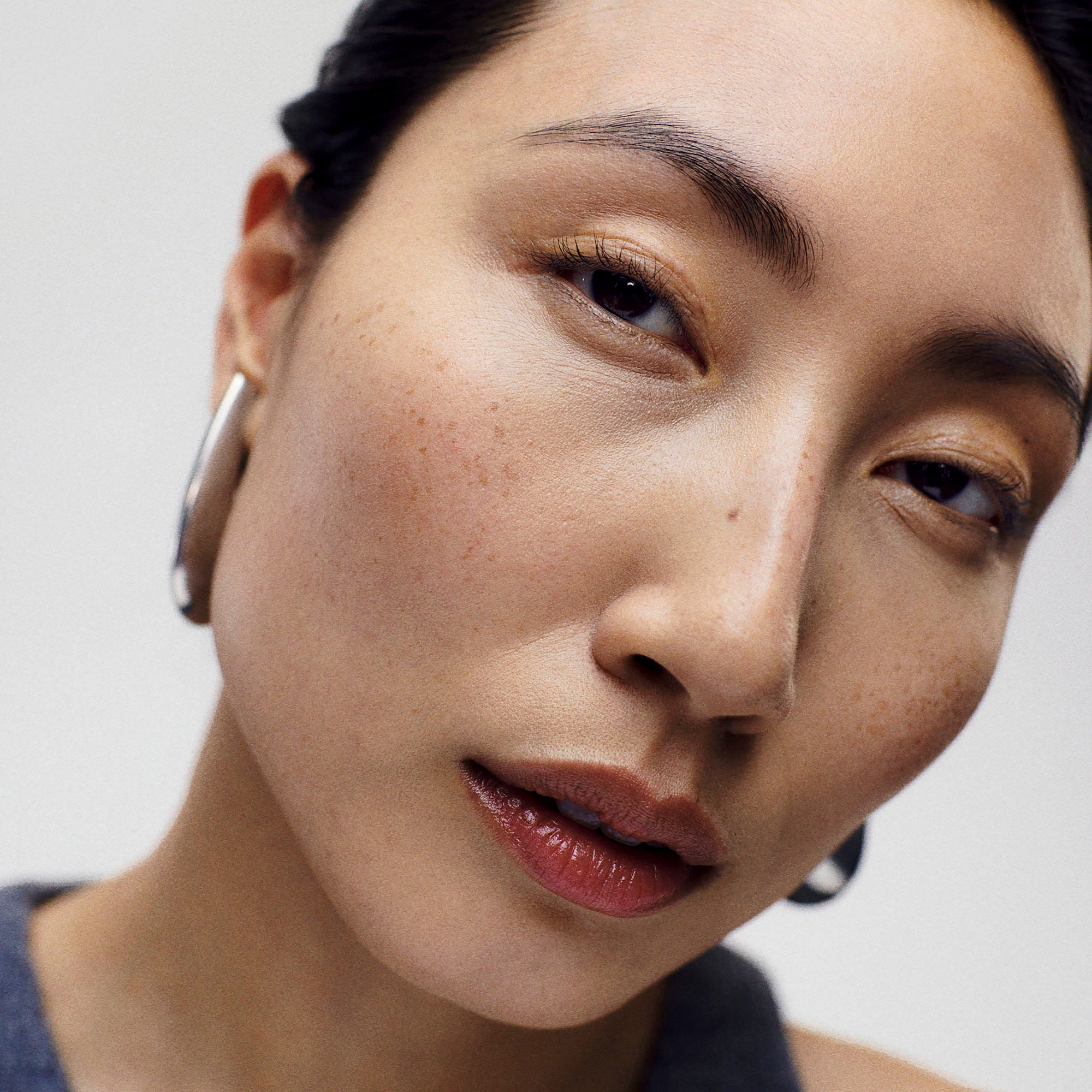 Master || Model wears The Minimalist in 
Oak