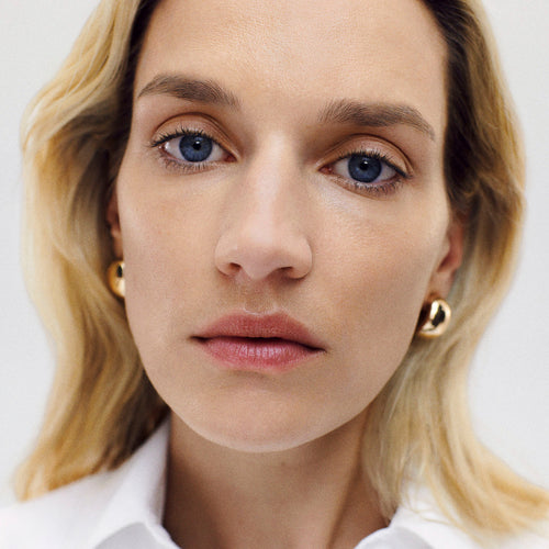 Master || Model wears The Minimalist in Bisque 