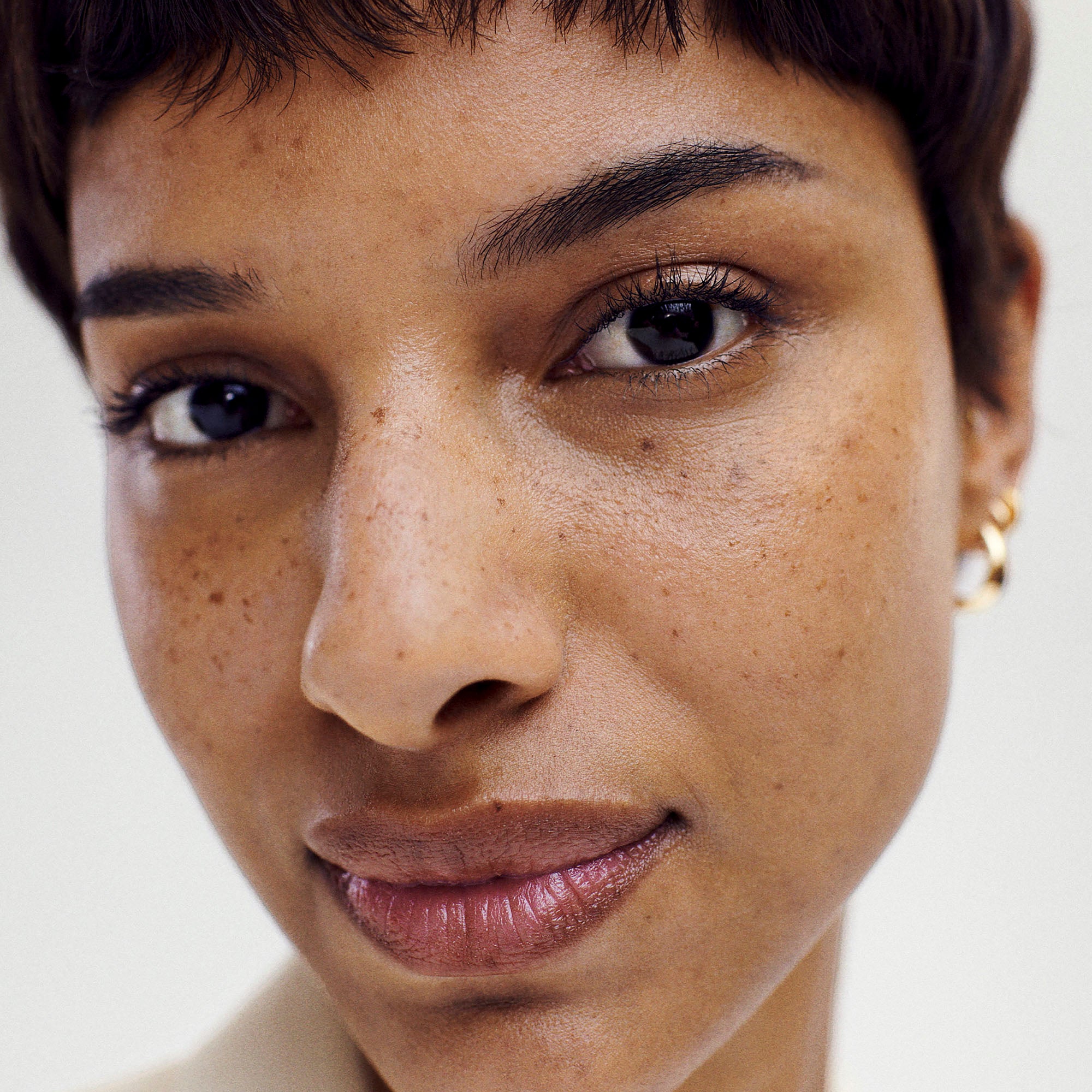 Master || Model wears The Minimalist in 
Burlwood