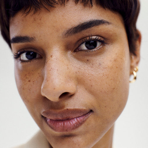 Master || Model wears The Minimalist in 
Burlwood