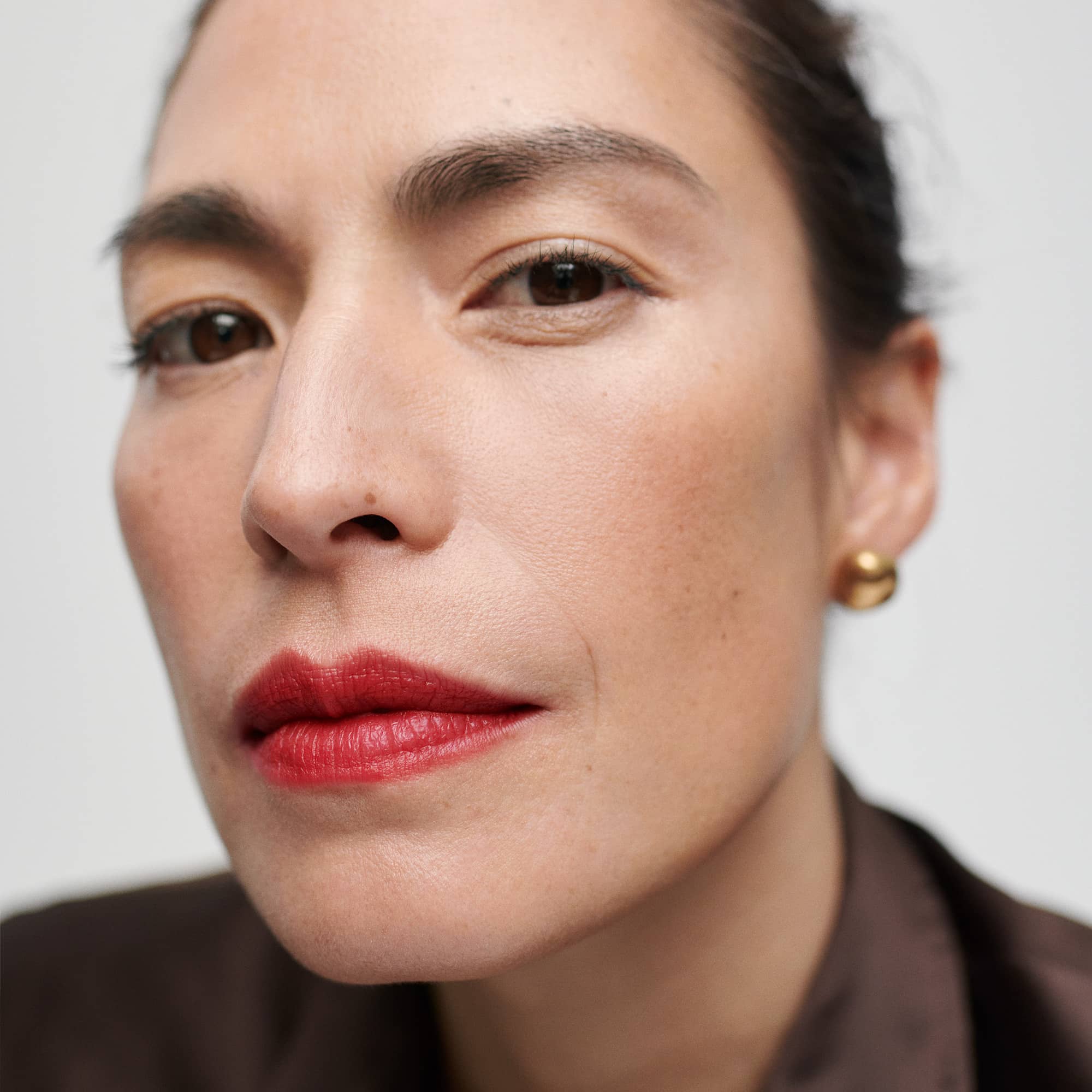 Power | face::medium | Nanda wears Signature Lip Matte in Power