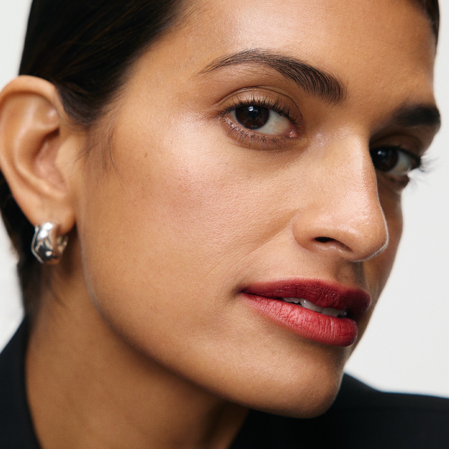 Master || Cassandra is wearing September.