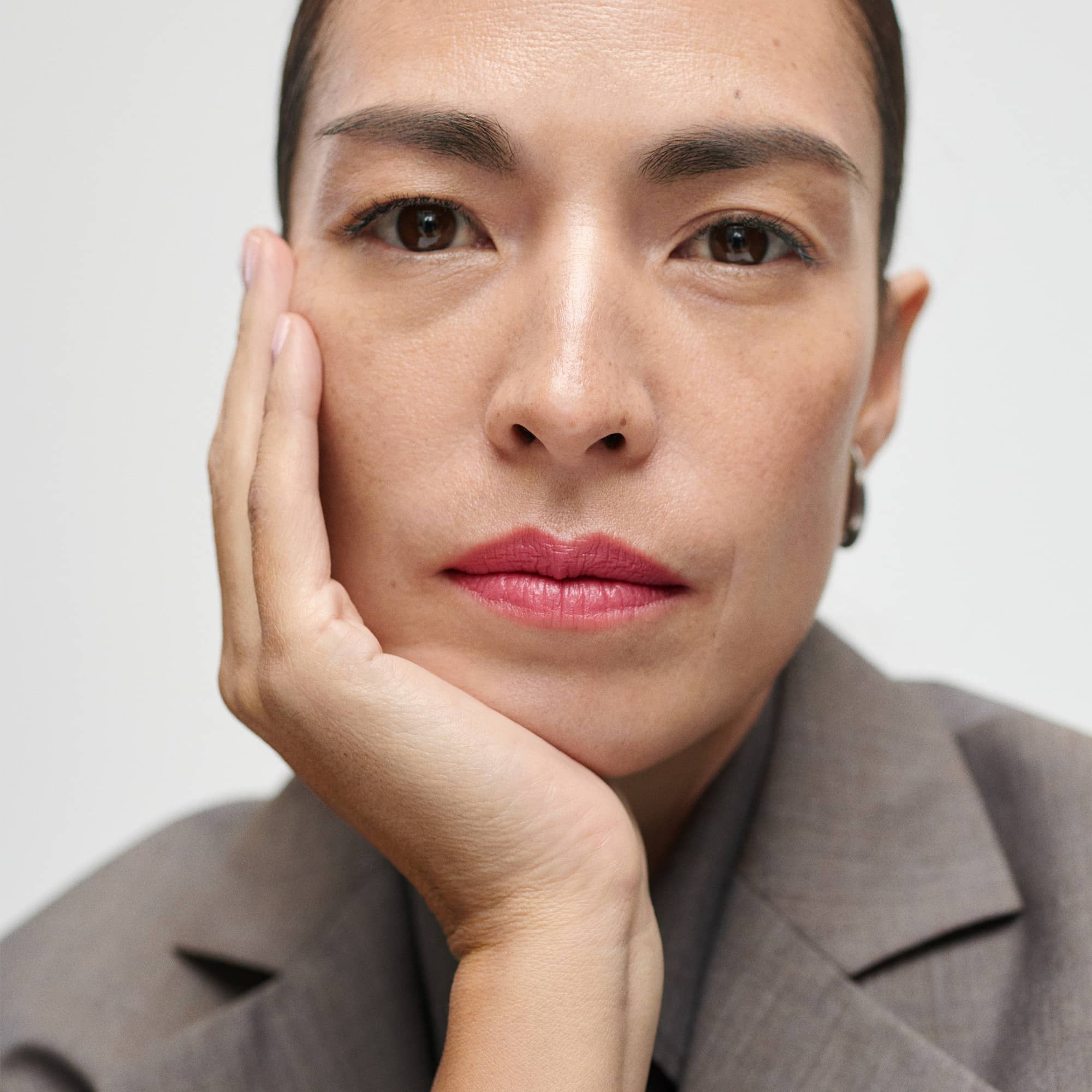 Sunday | face::medium | Nanda wears Signature Lip Matte in Sunday