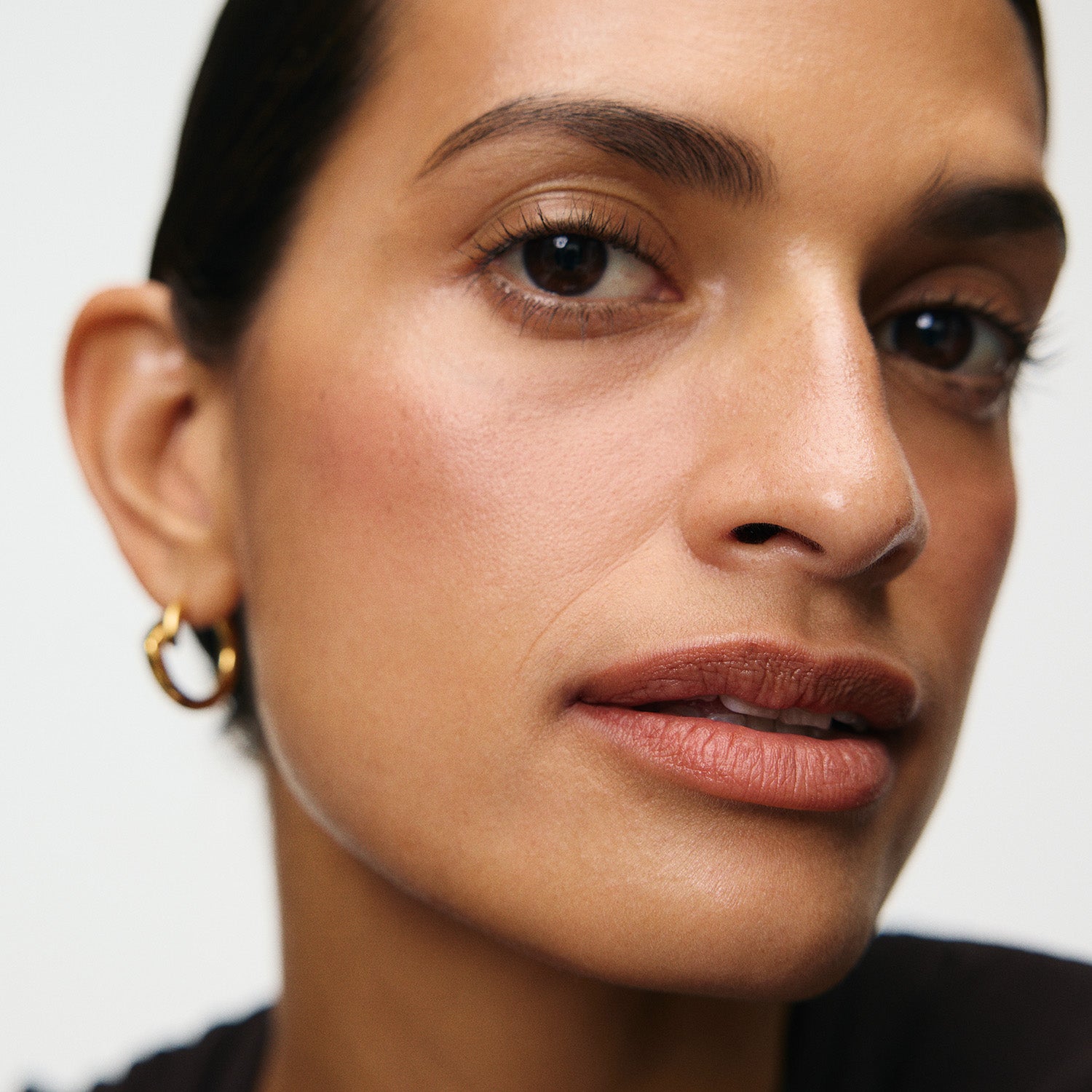 Master || Cassandra is wearing Vendôme.