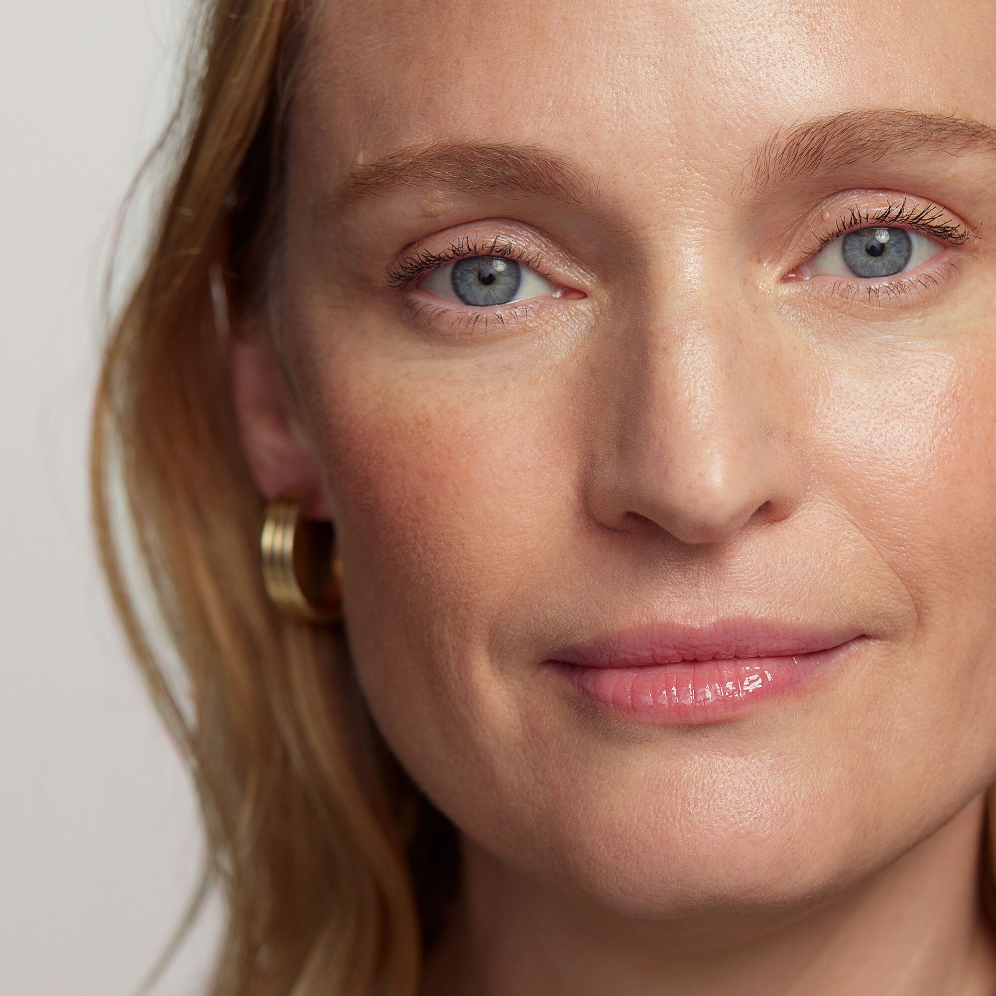 Jeté | face::light | Amy wears The Gelées in Jeté