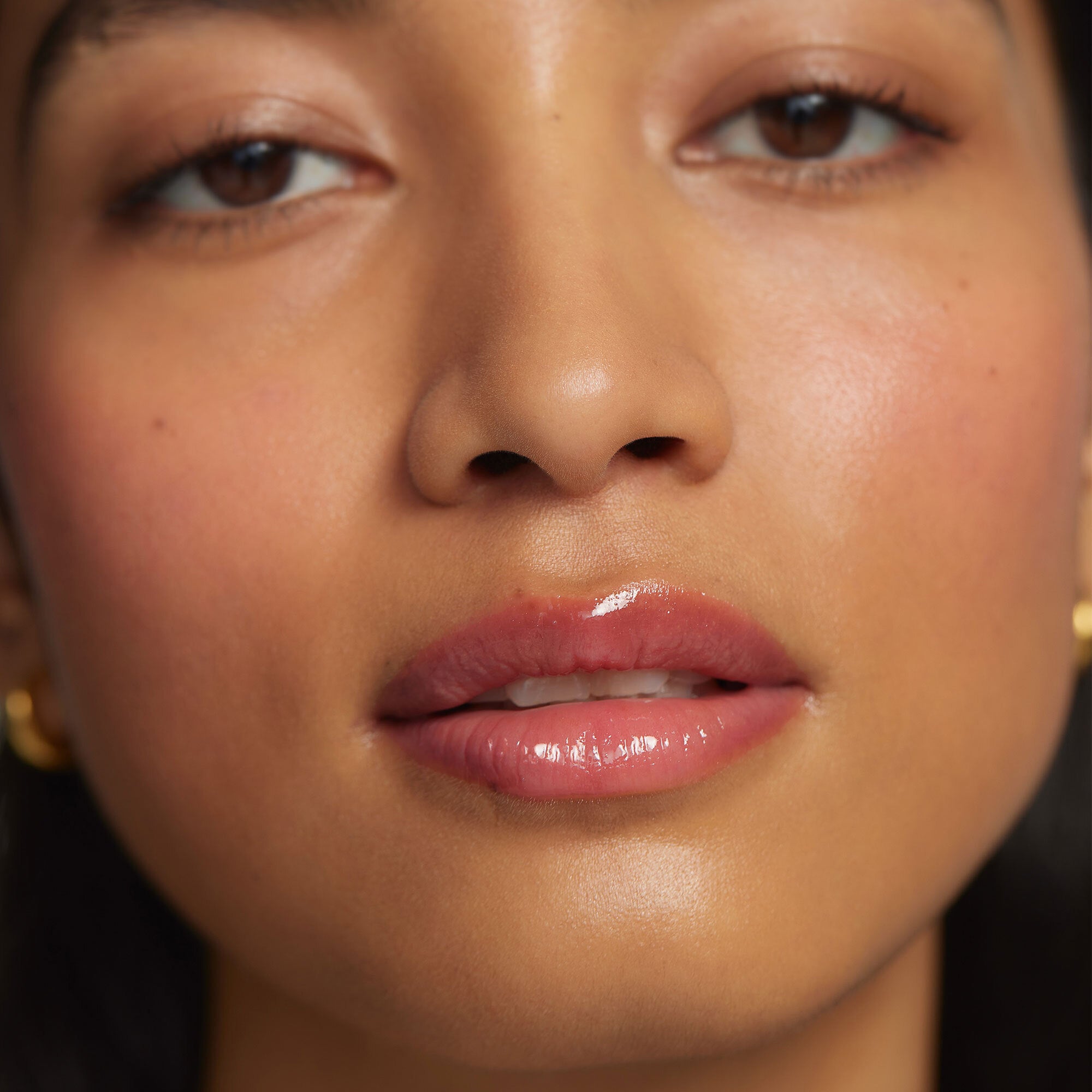 Les Deux | face::medium | Sumaya wears The Gelées in Les Deux