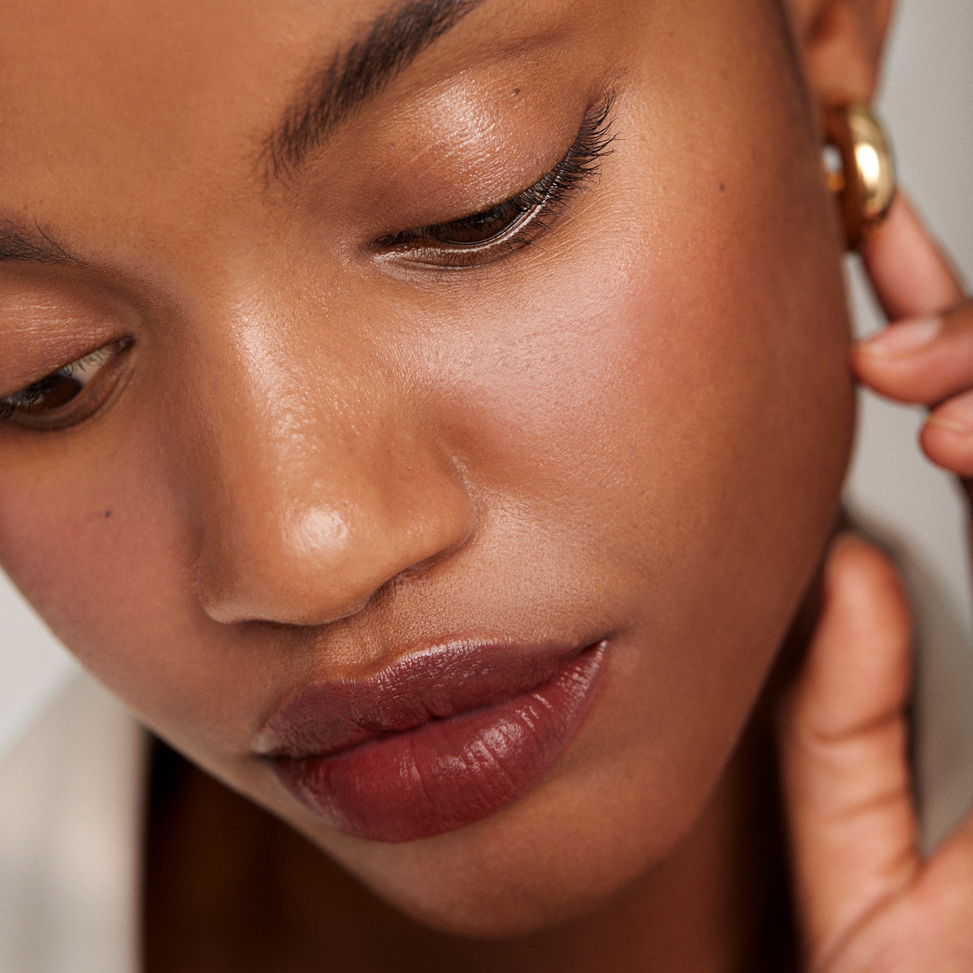 L'Avenue | face::deep | Farhiya wears Signature Lip in L'avenue