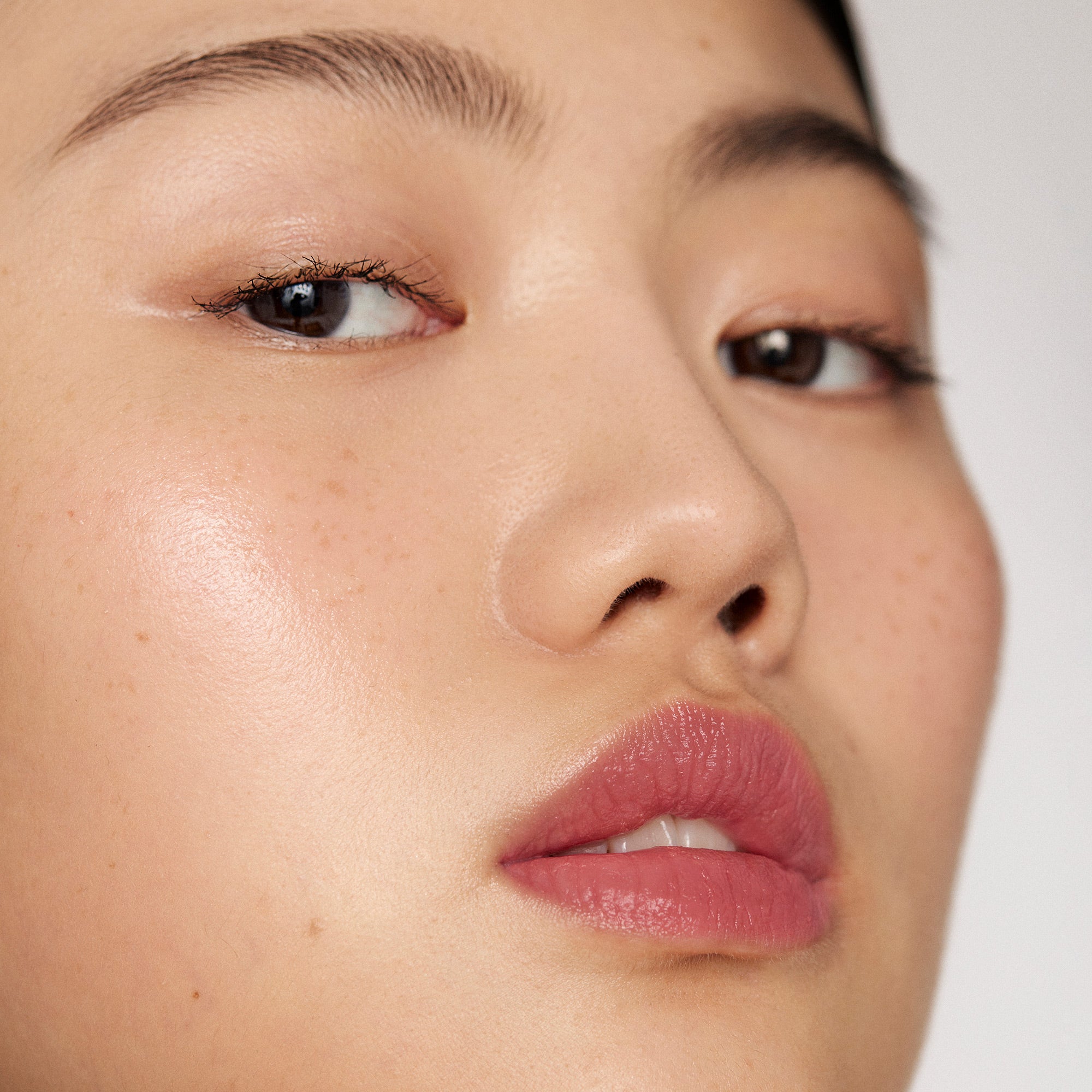 Millennial | face::light | Katy wears Signature Lip in Millennial