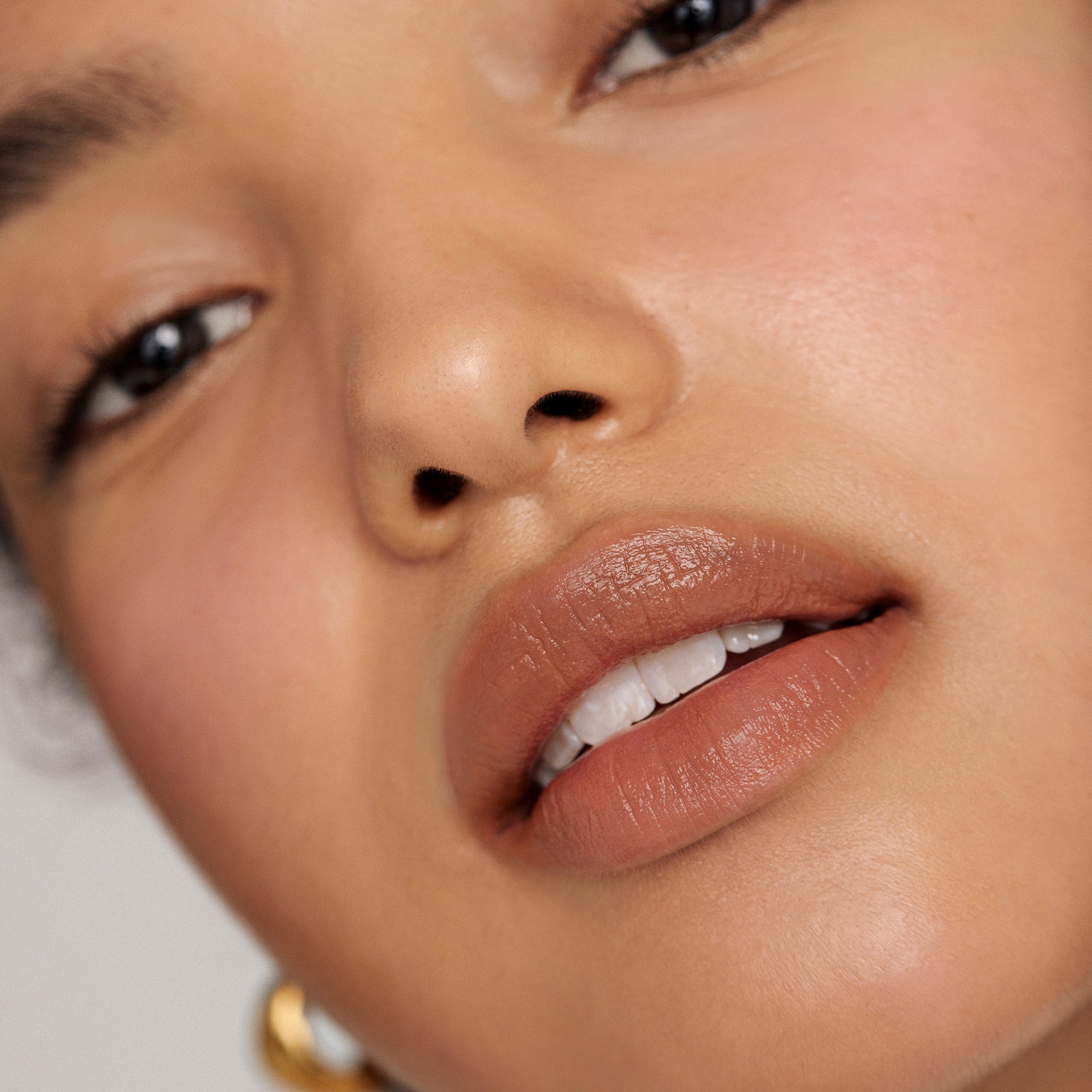 Slip | face::medium | Claudia wears Signature Lip in Slip