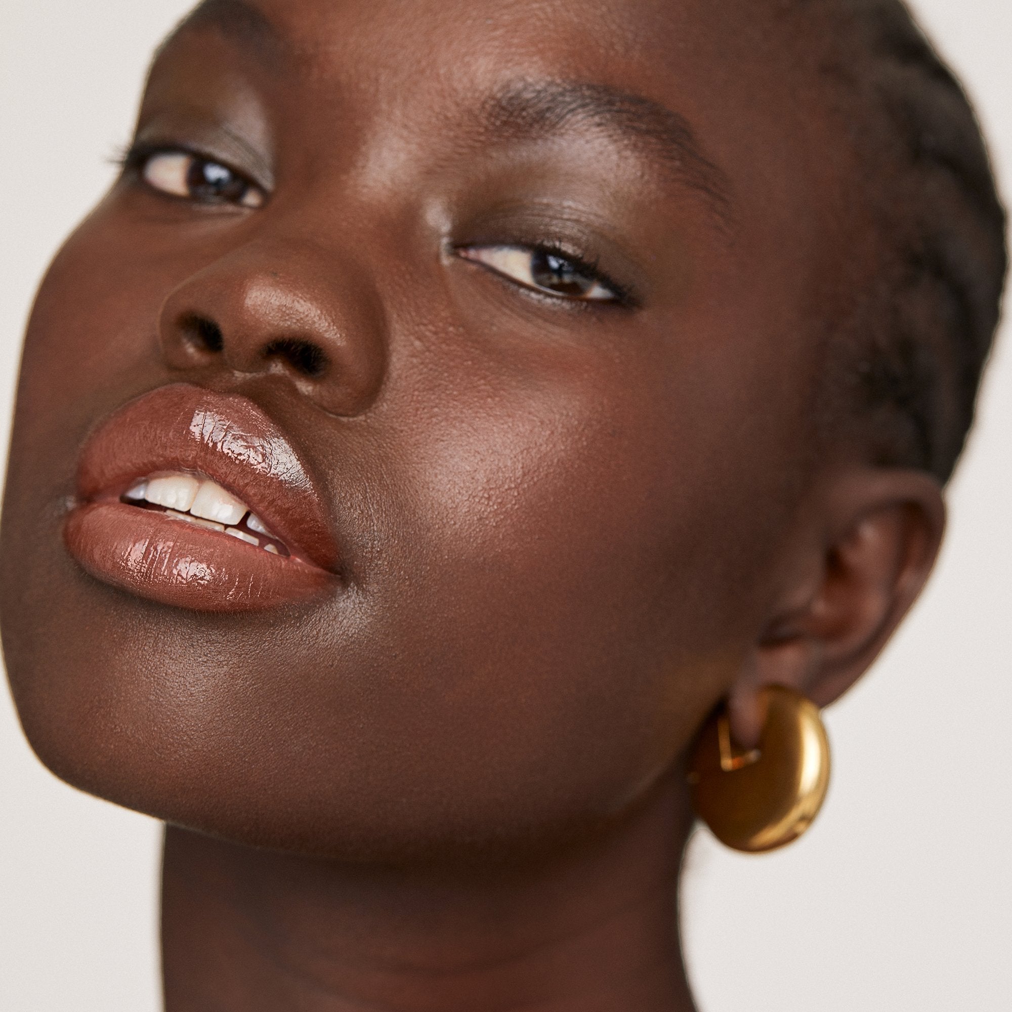 Marrakech | face::deep | Nyayop wears Shade Slick in Marrakech