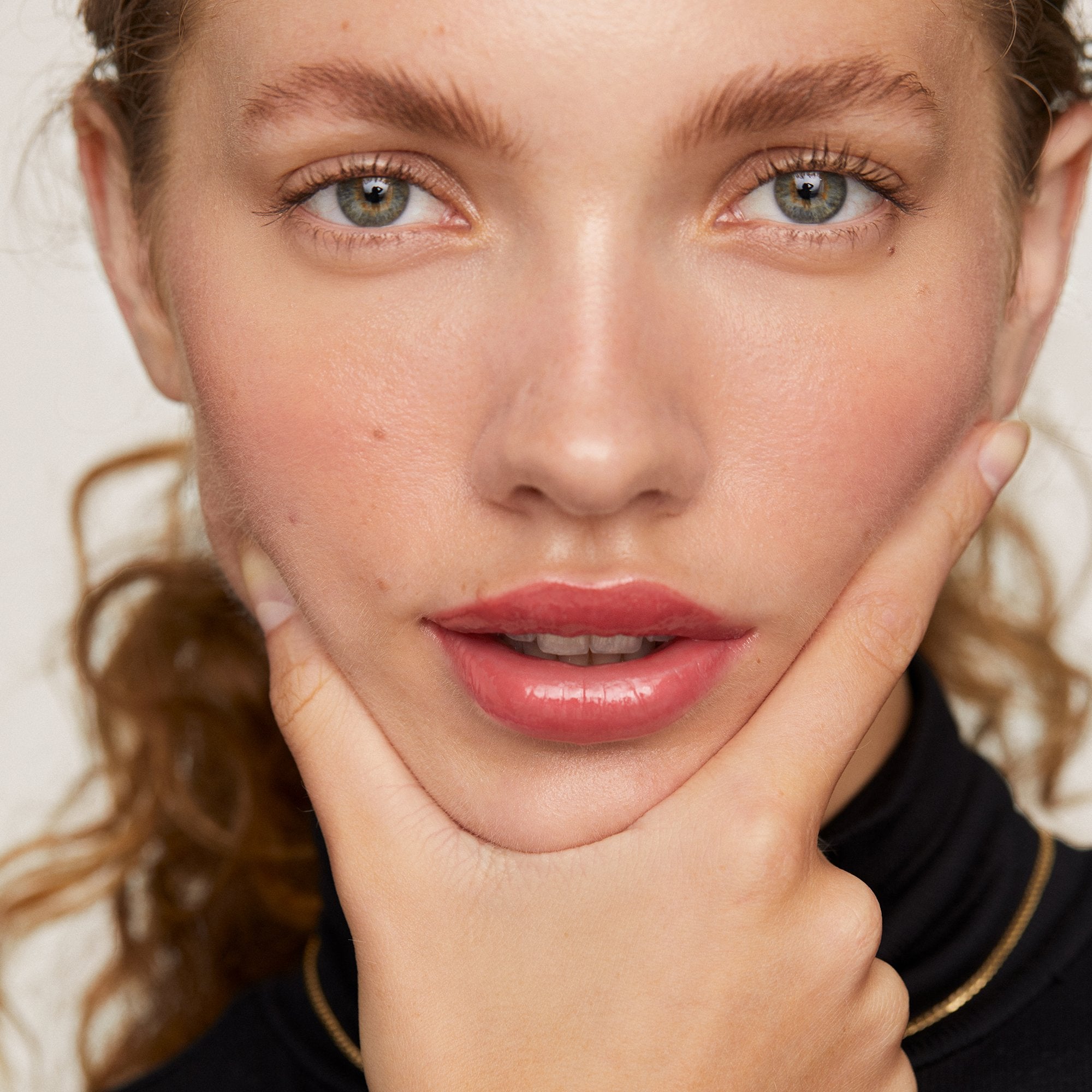 Pink Beet | face::light | Tanya wears Shade Slick in Pink Beet